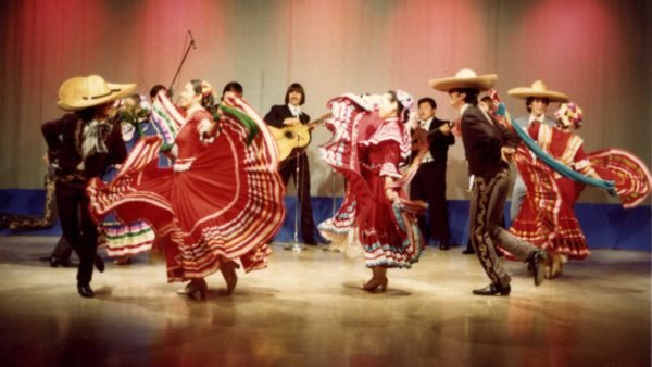 1970s-LL-with-Mariachi-600x338.jpg
