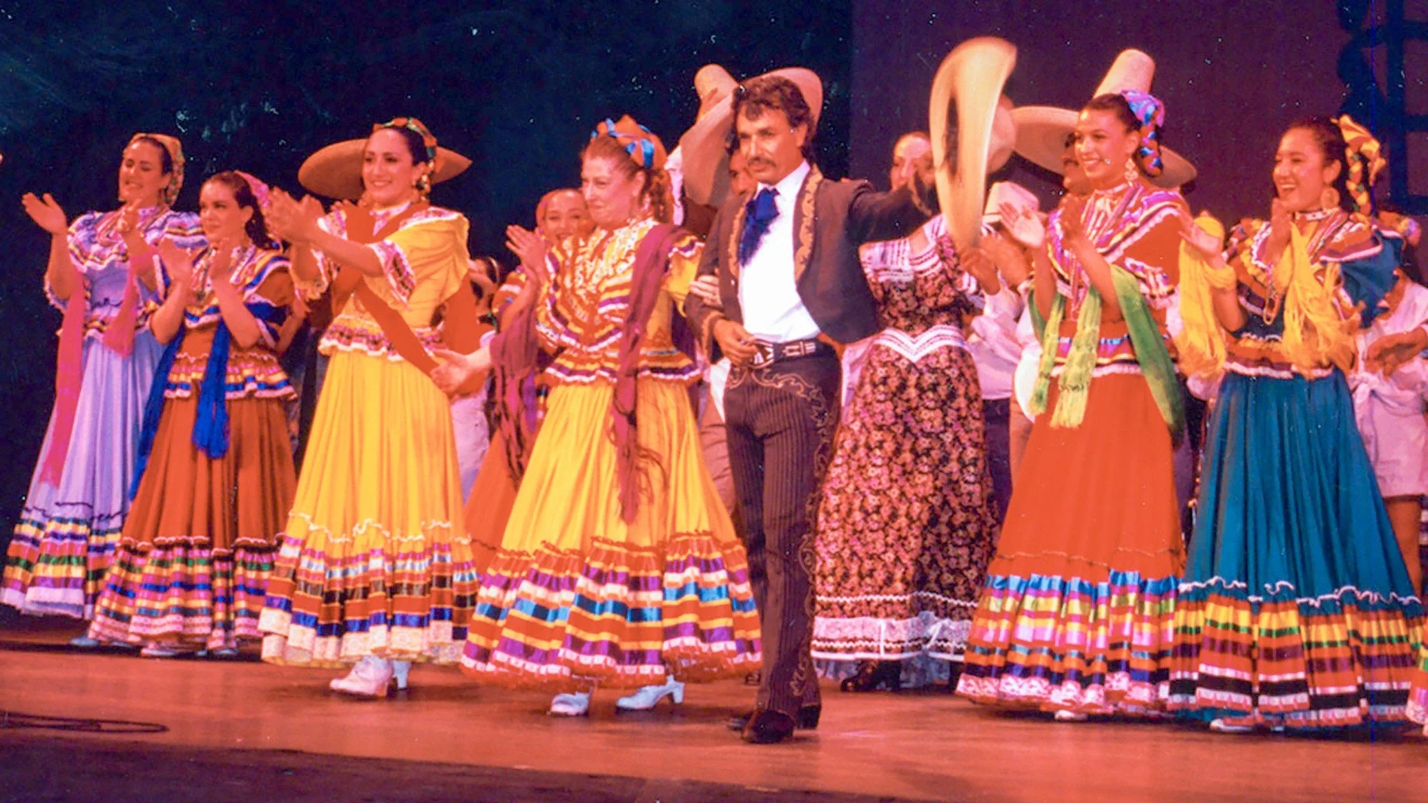 1994 ✨ A special throwback to Los Lupe&ntilde;os&rsquo; 25th Anniversary celebration! 

Feeling a little nostalgic looking back at moments like this? We are too. Visit our new website to explore our gallery of old photos and take a trip down memory l