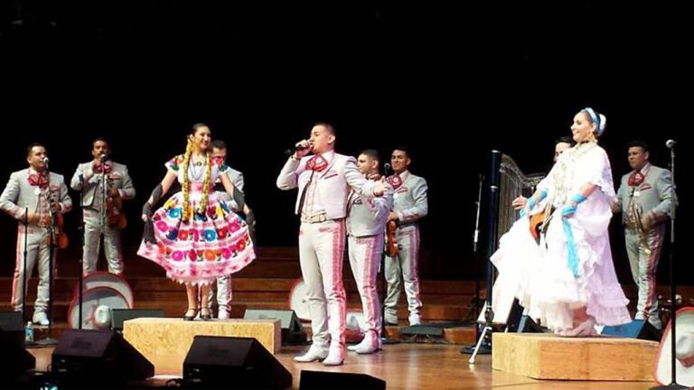 2018-Merry-achi-Xmas-with-Sol-de-Mexico-768x432.jpg