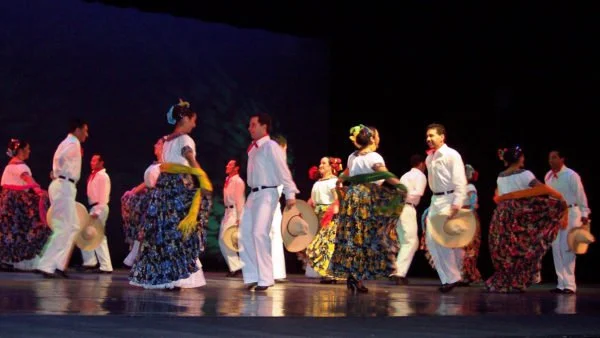 2004-Tabasco-35th-Anniversary-show-600x338.jpg