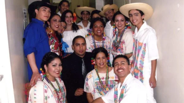 2006-Zambacueca-Cast-Backstage-600x338.jpg