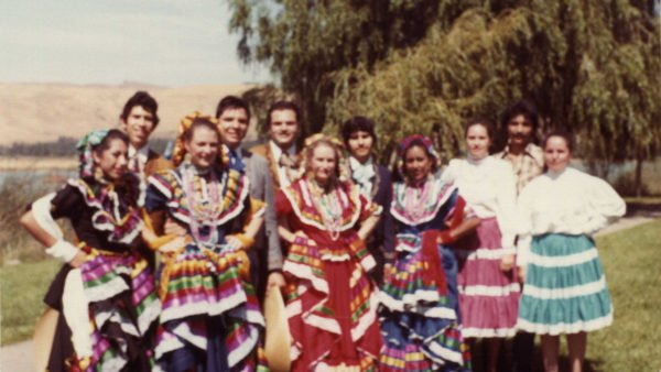 1982-group-photo-after-performance-600x338.jpg