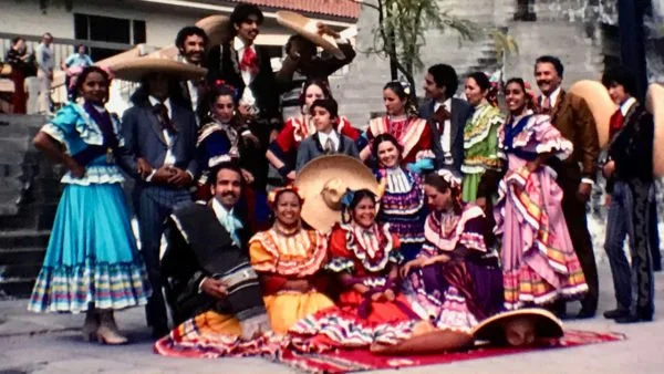 1970s-group-shot-by-fountain-600x338.jpg