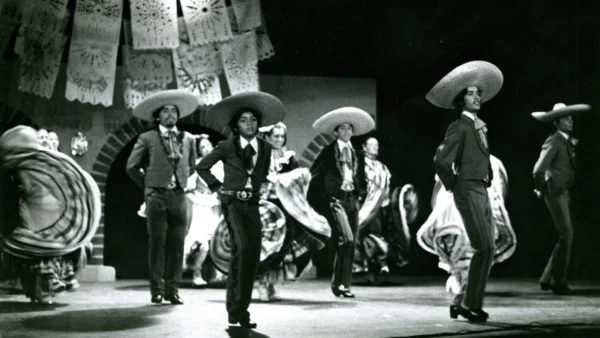 1970s-onstage-Jalisco-600x338.jpg