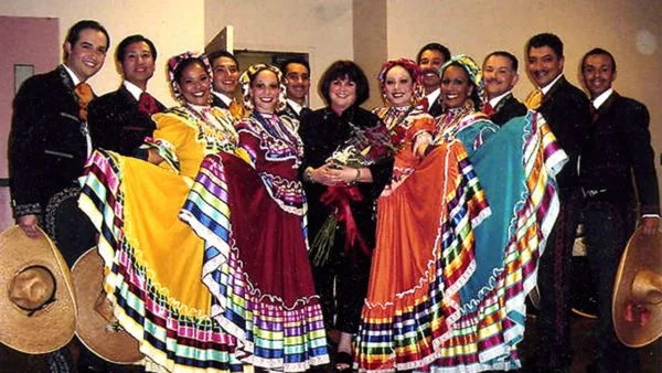 2005-LL-with-Linda-Ronstadt-600x338.jpg