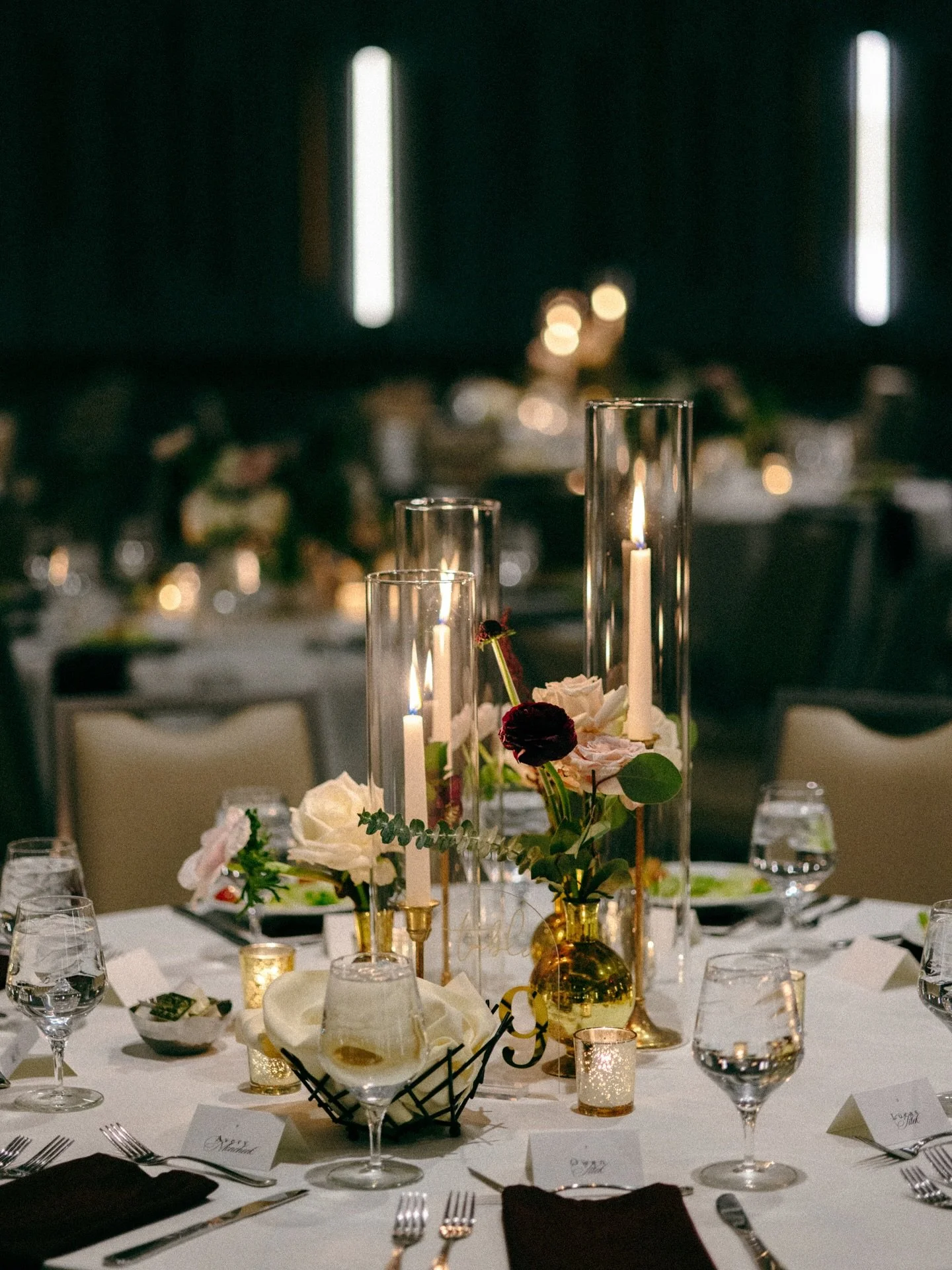 Obsessed with this table scape is an understatement. 🥀

#wedding #weddingphotographer #tablescape #weddingdesign #moodywedding #fallwedding #receptiondecor #candlelitdinner #romantic #pittsburghweddingphotographer #pittsburgh