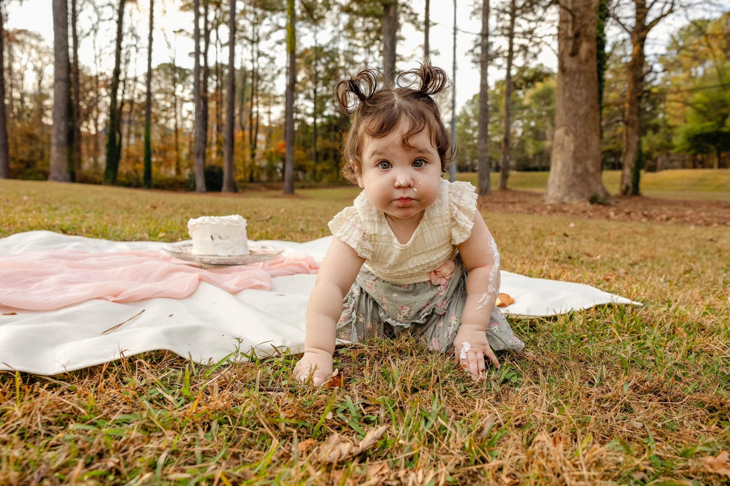 1 year old photo with baby and cake