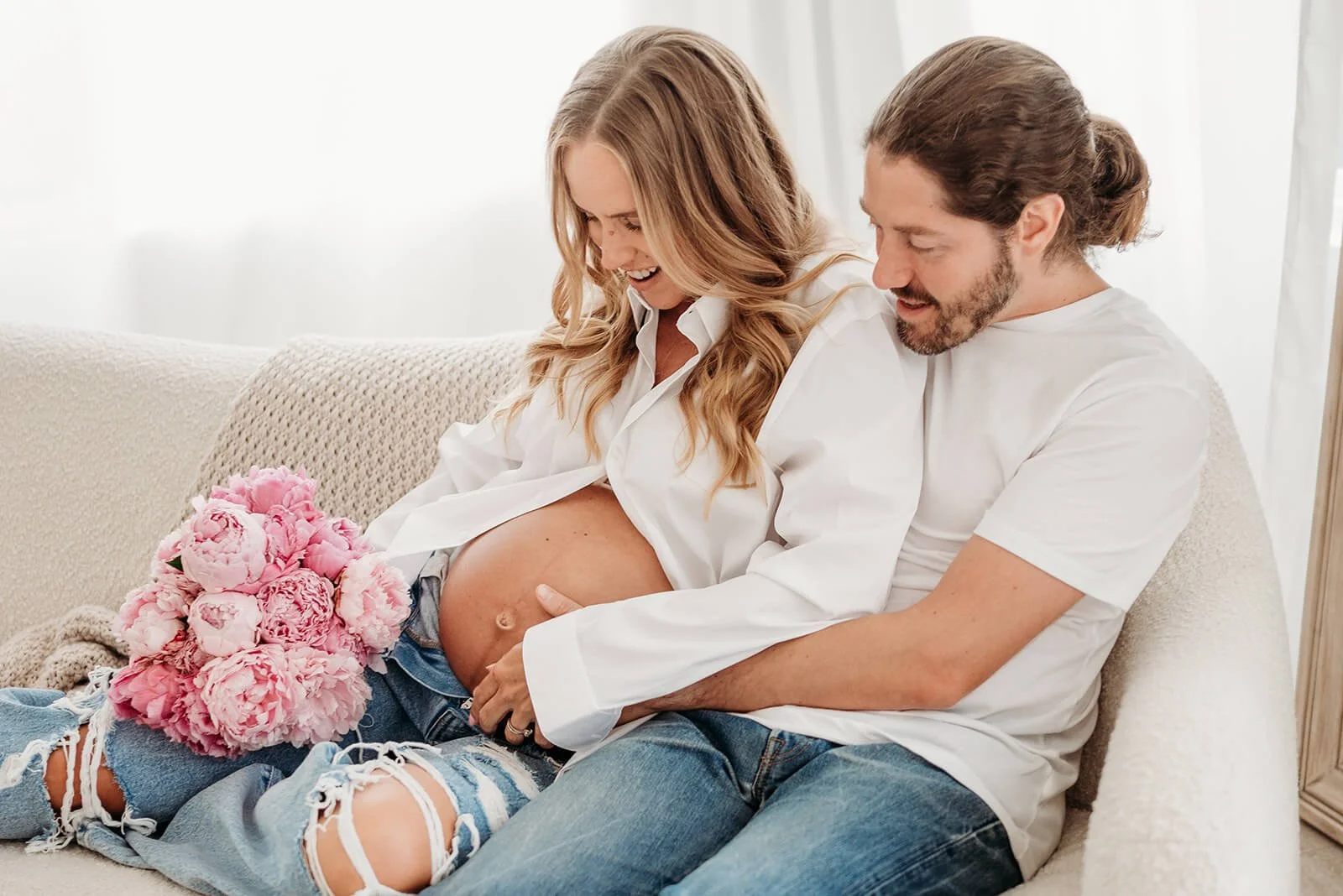 husband and wife in pregnancy photo shoot alpharetta GA