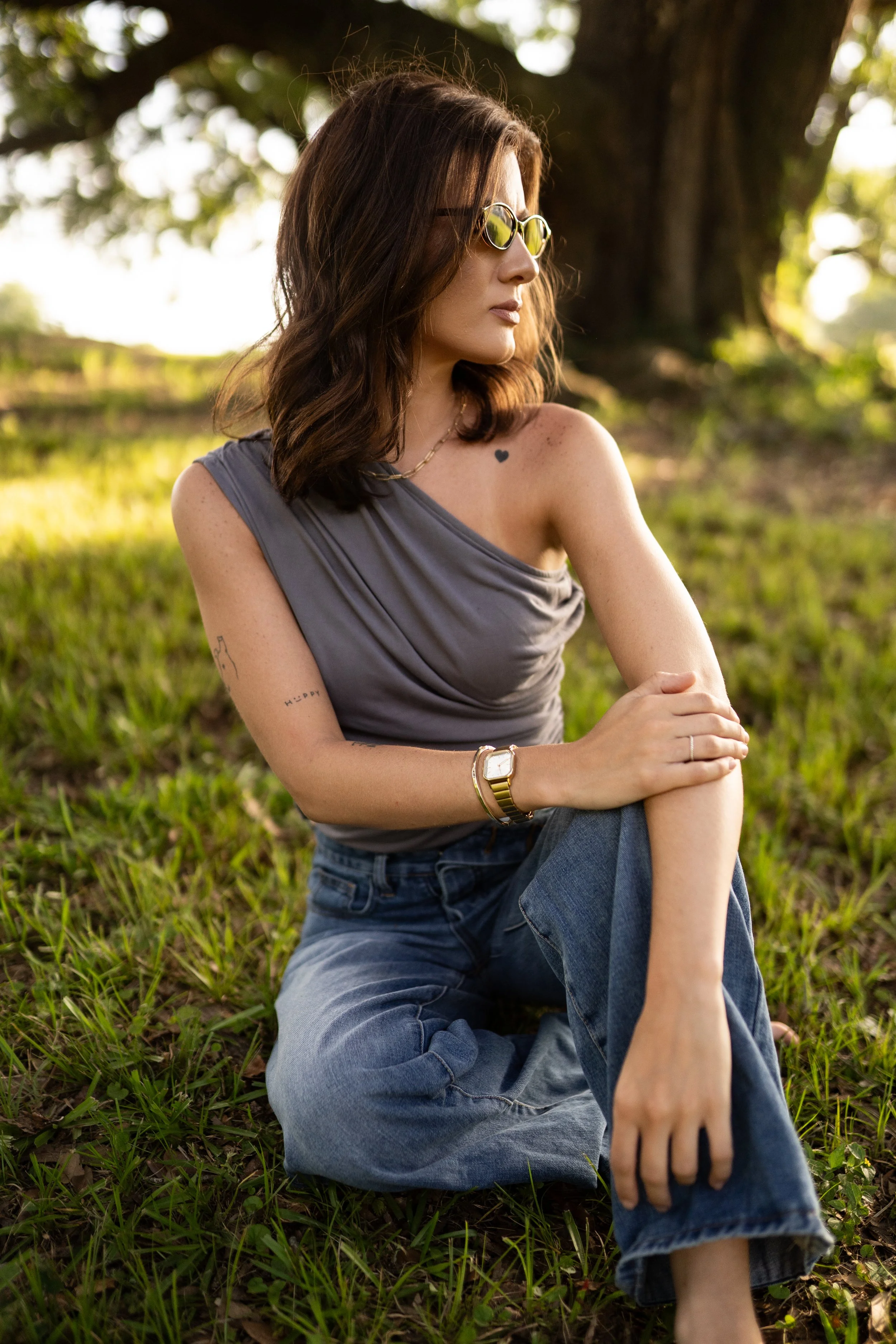 Sleeveless gray fitted top.