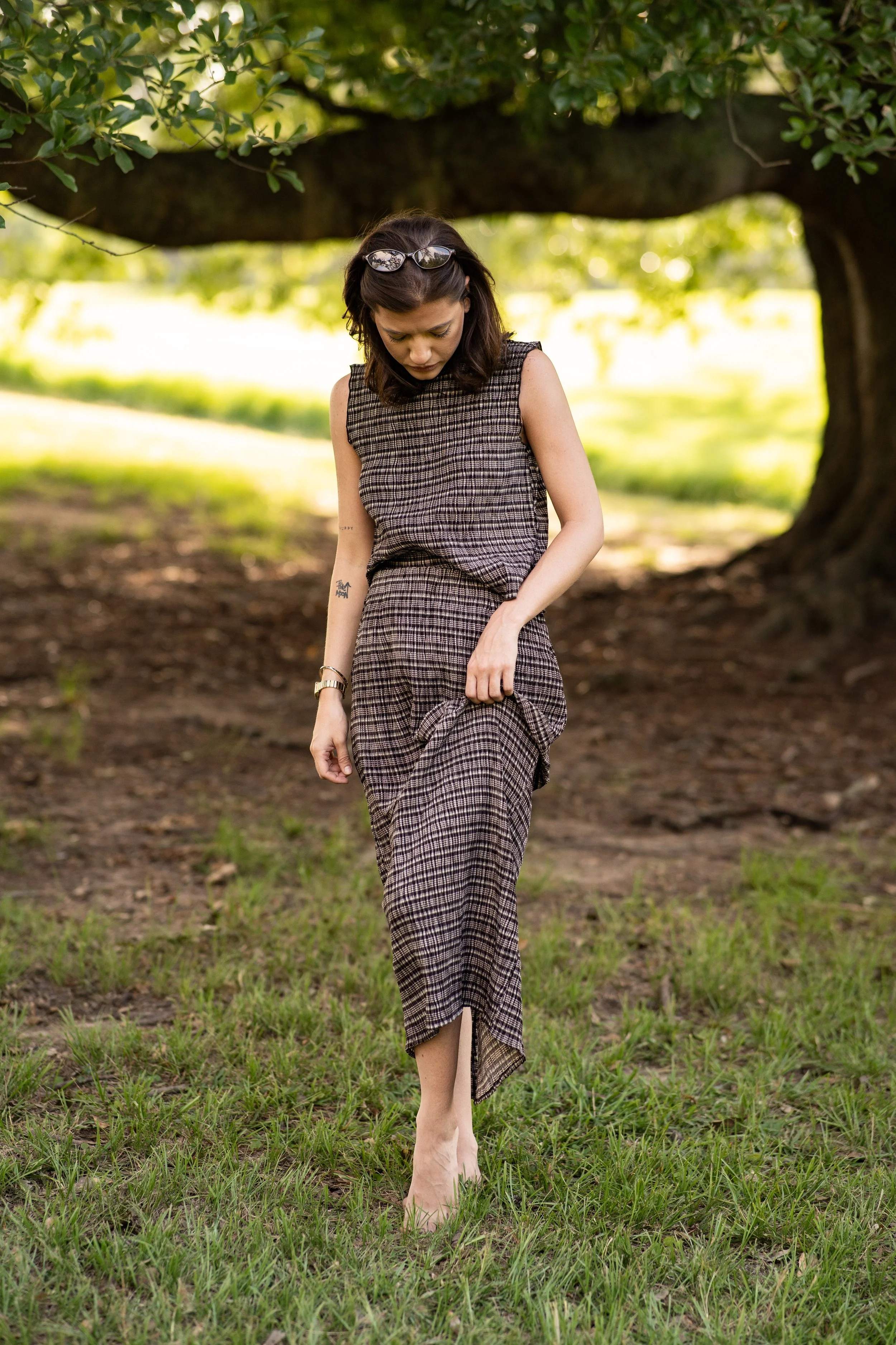 Sleeveless patterned midi dress with a belted waist.