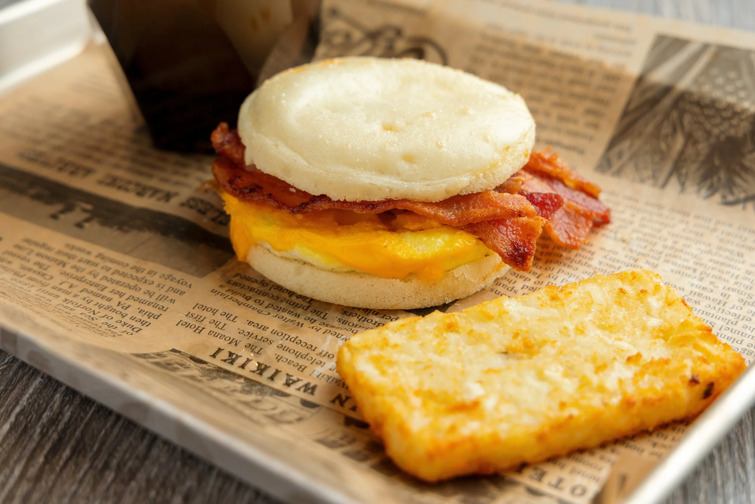 Breakfast sandwich and hashbrown