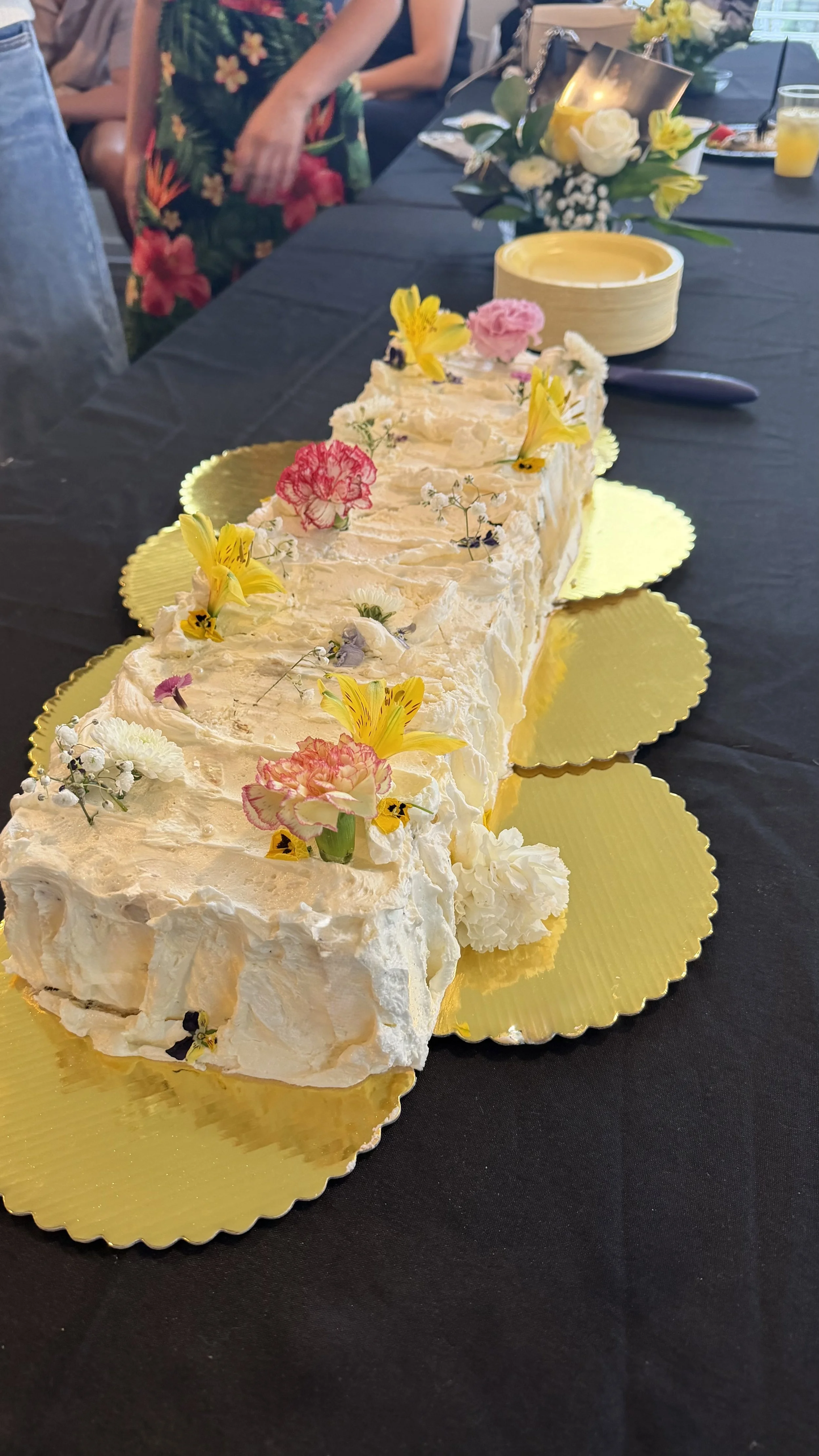 Chocolate cake w chocolate ganache filling and SMBC icing. Decorated rustically with fresh flowers and edible pearls. 
18x4x4 inches, serves 40-50