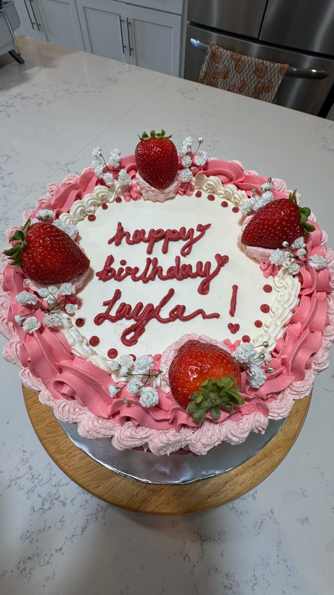Custom Birthday cake, 8 inch round, 4 layers
Vanilla cake, strawberry cream cheese filling with homemade strawberry jam and fresh strawberries, decorated with SMBC. Vintage piping style
Serves 15-25.
