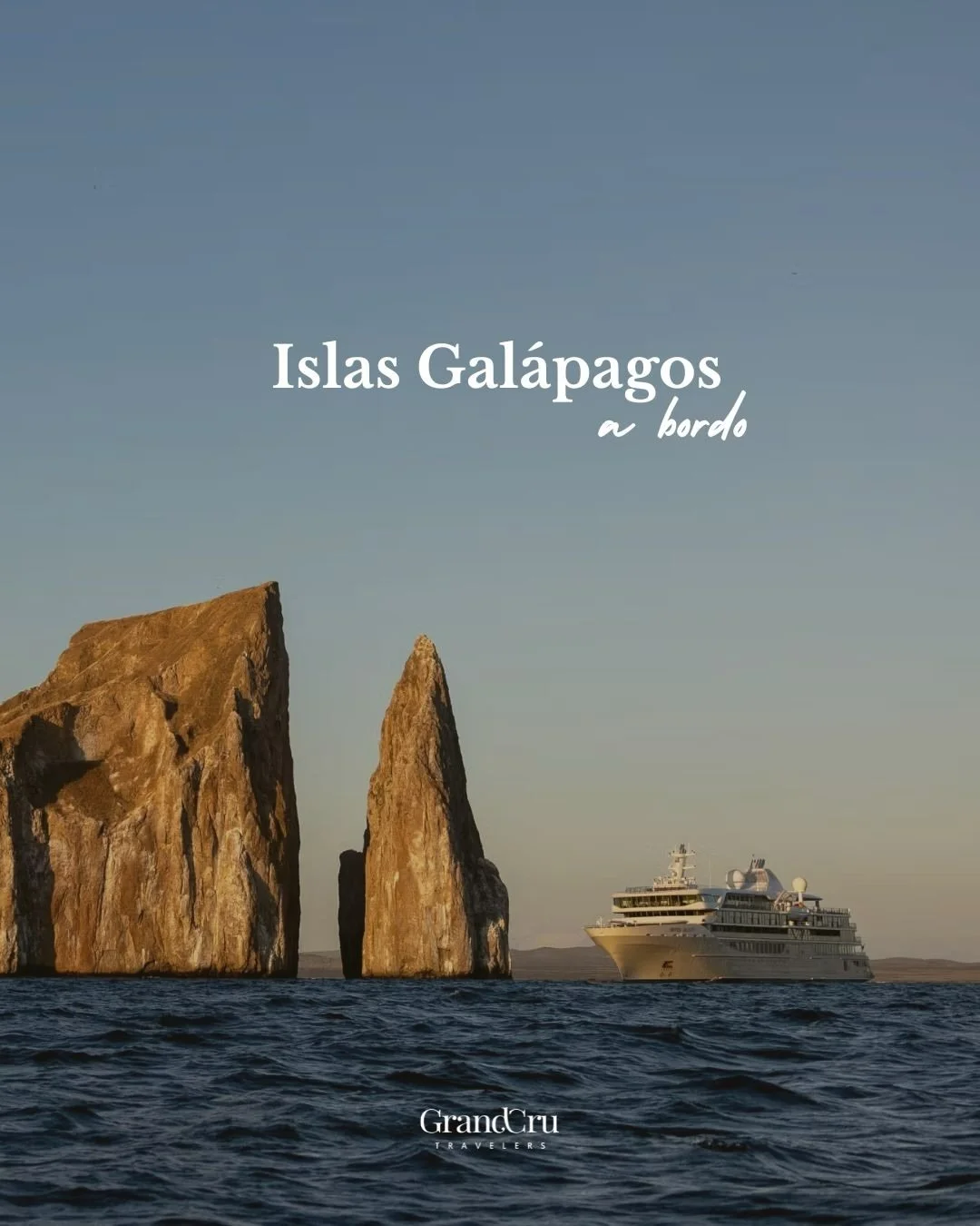 La manera perfecta de hacer Gal&aacute;pagos. A bordo. 

Despertar con las islas en la ventana. Llegar a cada rinc&oacute;n antes que nadie y cambiar de isla mientras duermes. 

Es una experiencia totalmente diferente, y sabemos que es para pocos via