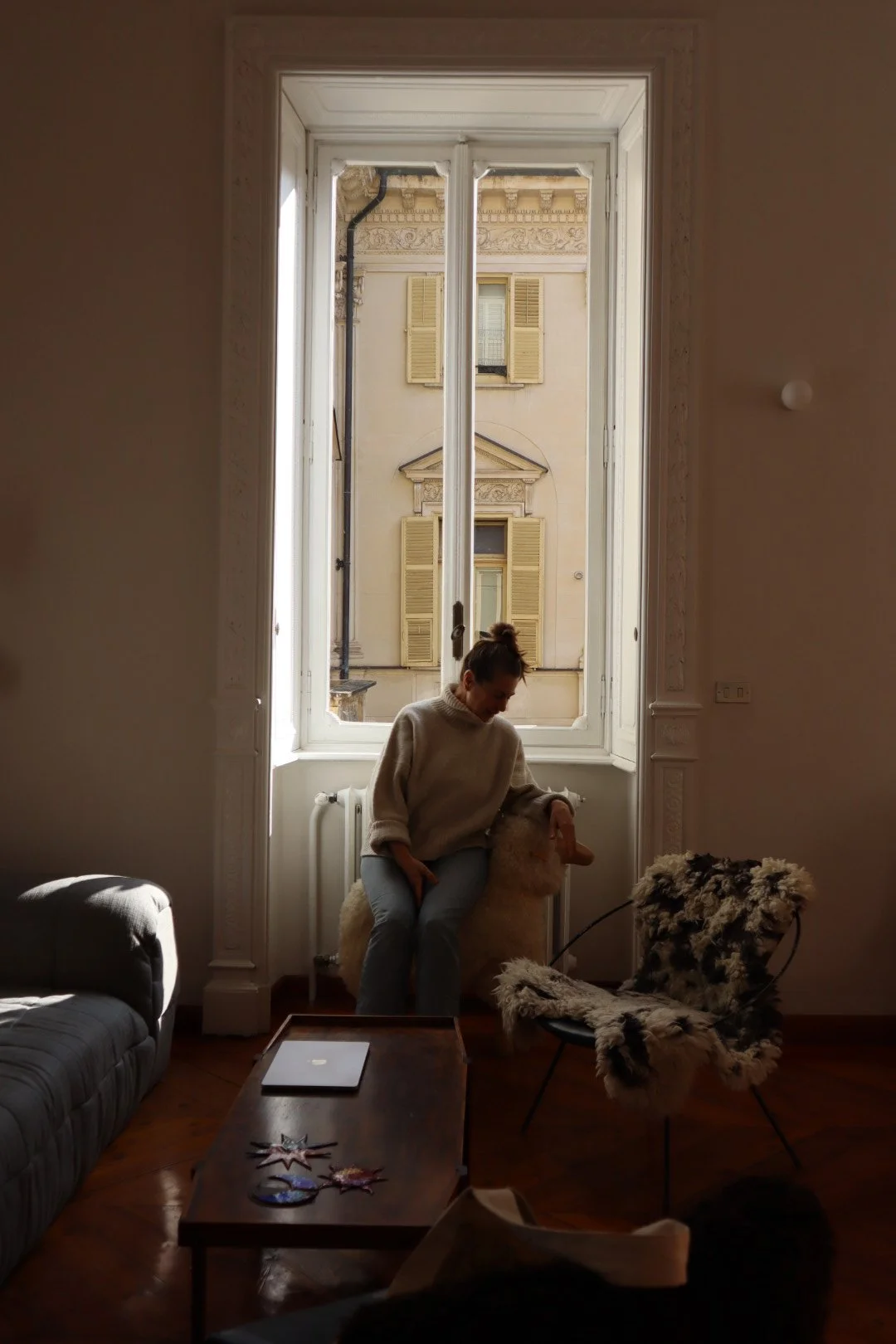 Larissa Giers sound practioner during a moment of pause