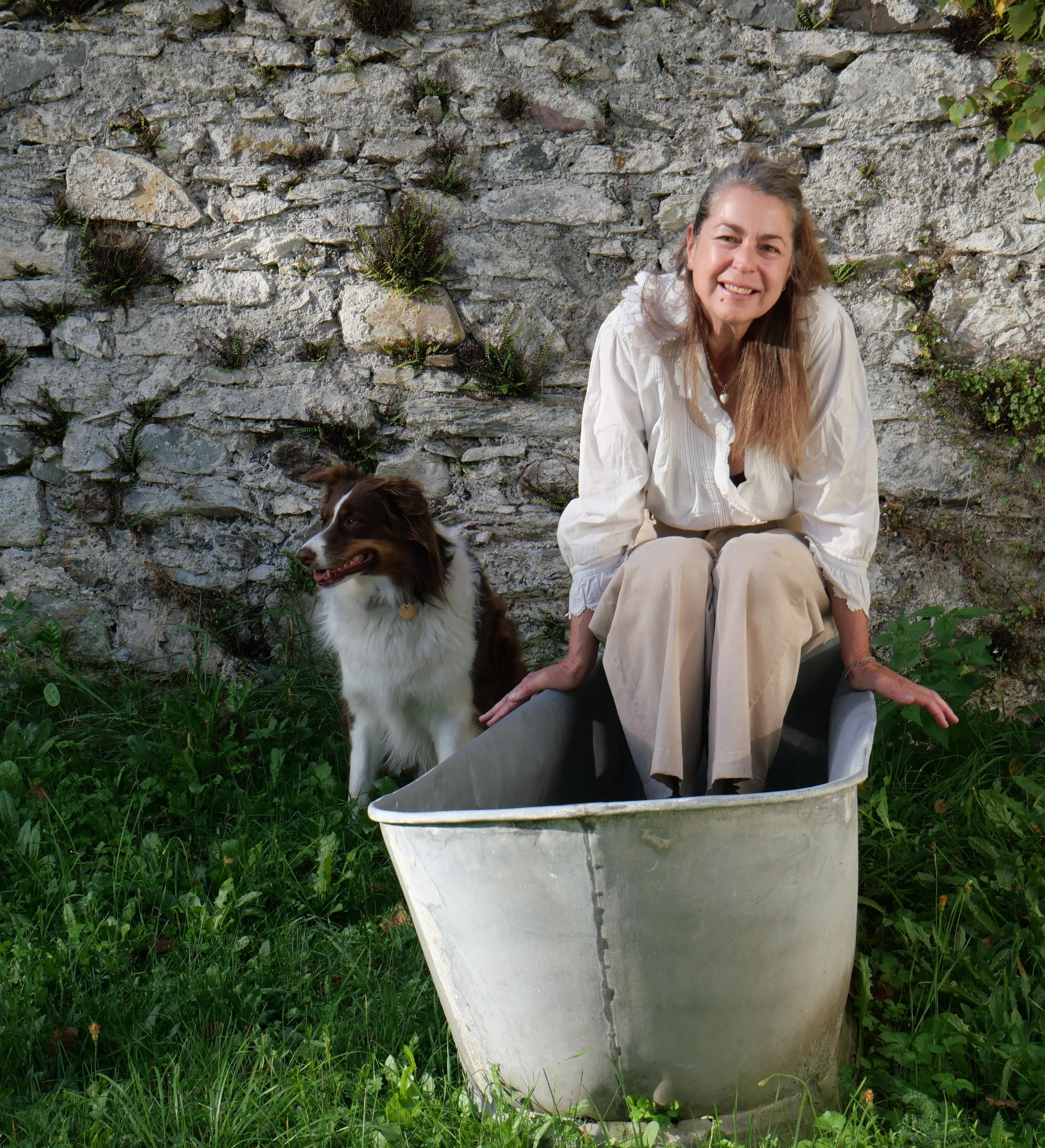 Somewhere between Austria and India. Stolen fruits, cold plunge, cows, the perfect picture, computers, sunshine and rain. Thank you for these special days @cecilia.cortes.healing @victoriagiuliacortes  and Tilda 🤍 forever.