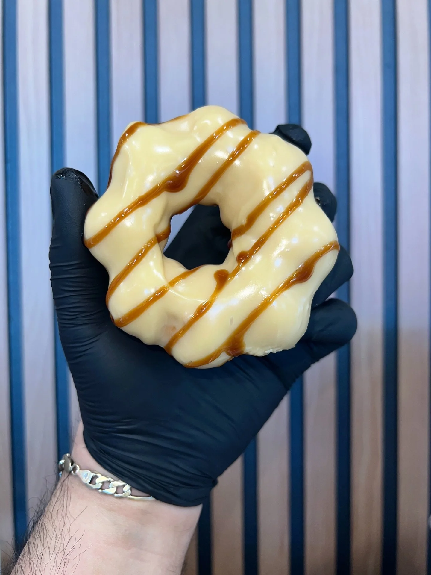 Brown Sugar Mochi Donut 🤎🍩

Crispy outside, chewy inside.
Covered in brown sugar chocolate and finished with a brown sugar drizzle.

Made fresh today at Pudgey Tea.

#MochiDonut #BrownSugar #PudgeyTea #FitchburgFood #massachusettseats
