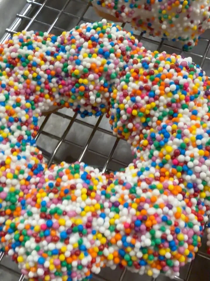 🍩 The mochi donut dots are HERE 👀🔥
Crispy on the outside, soft + chewy on the inside&hellip; and dangerously addictive 🤤