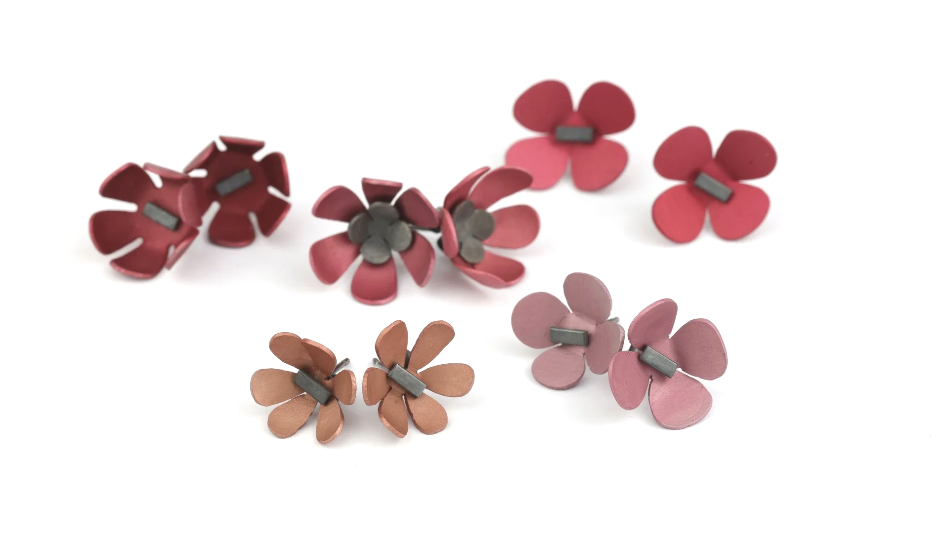 Petal studs - aubergine