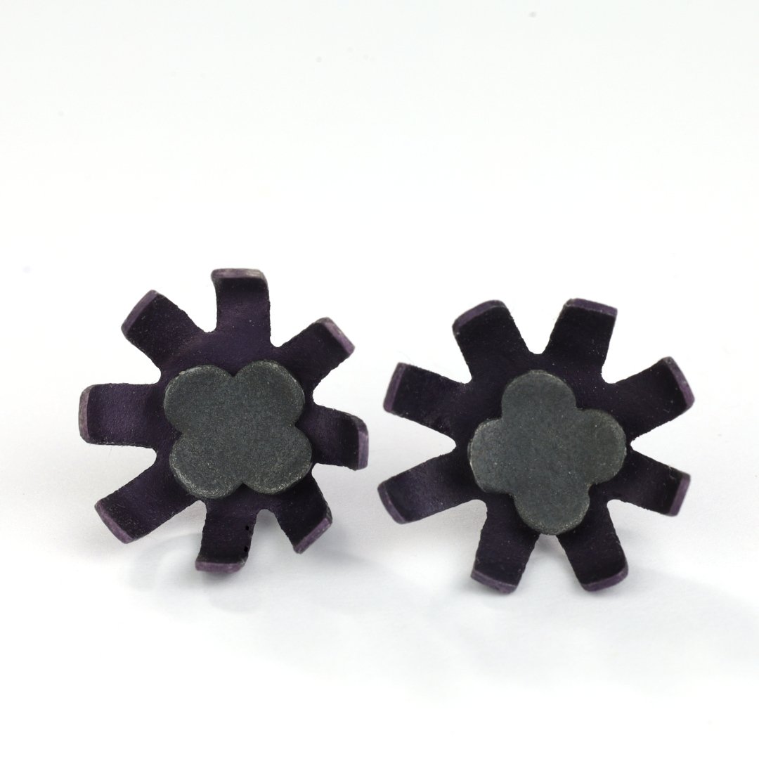 Petal studs - aubergine