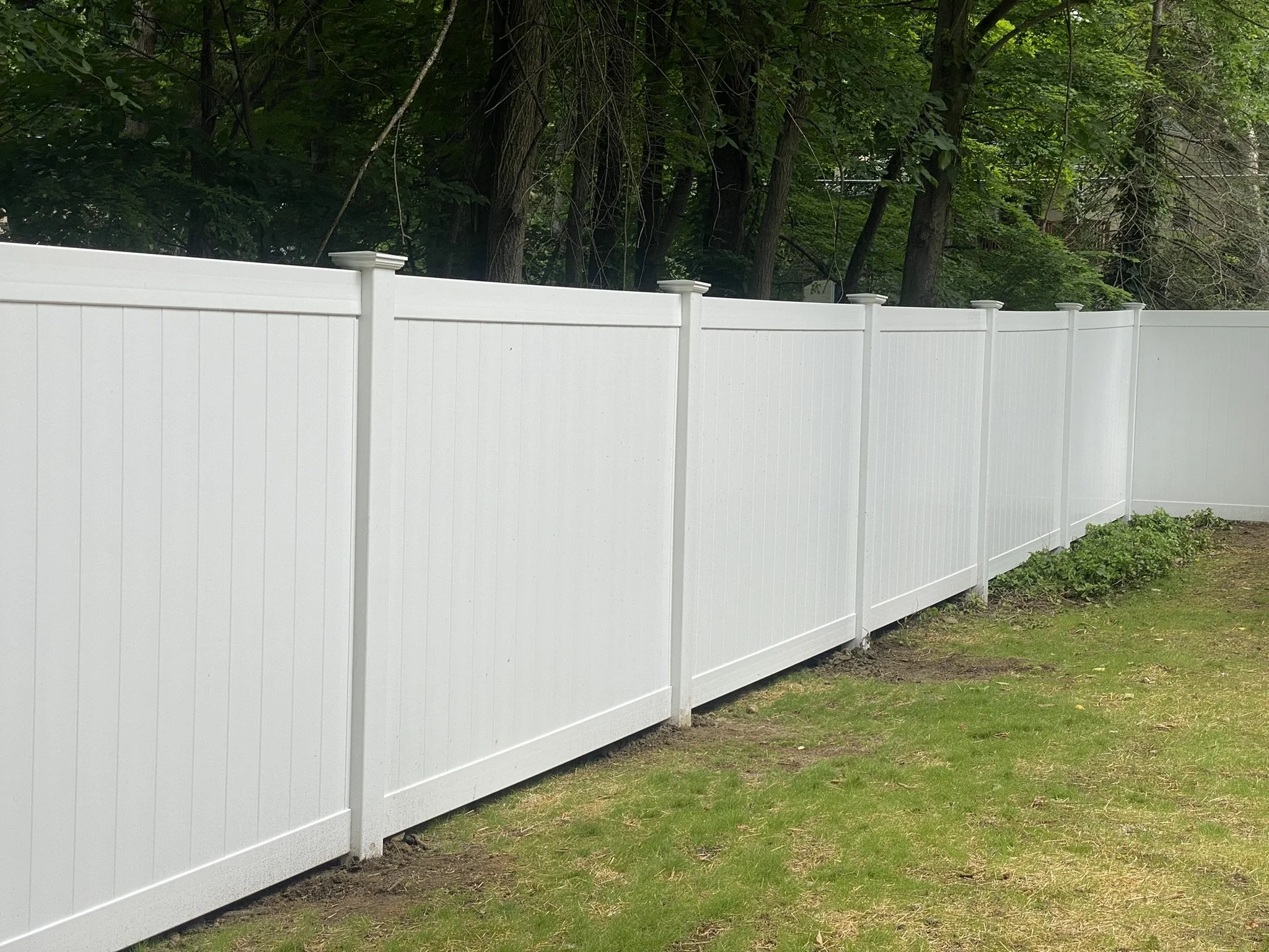 vinyl-privacy-fence-new-fairfield-ct.jpeg