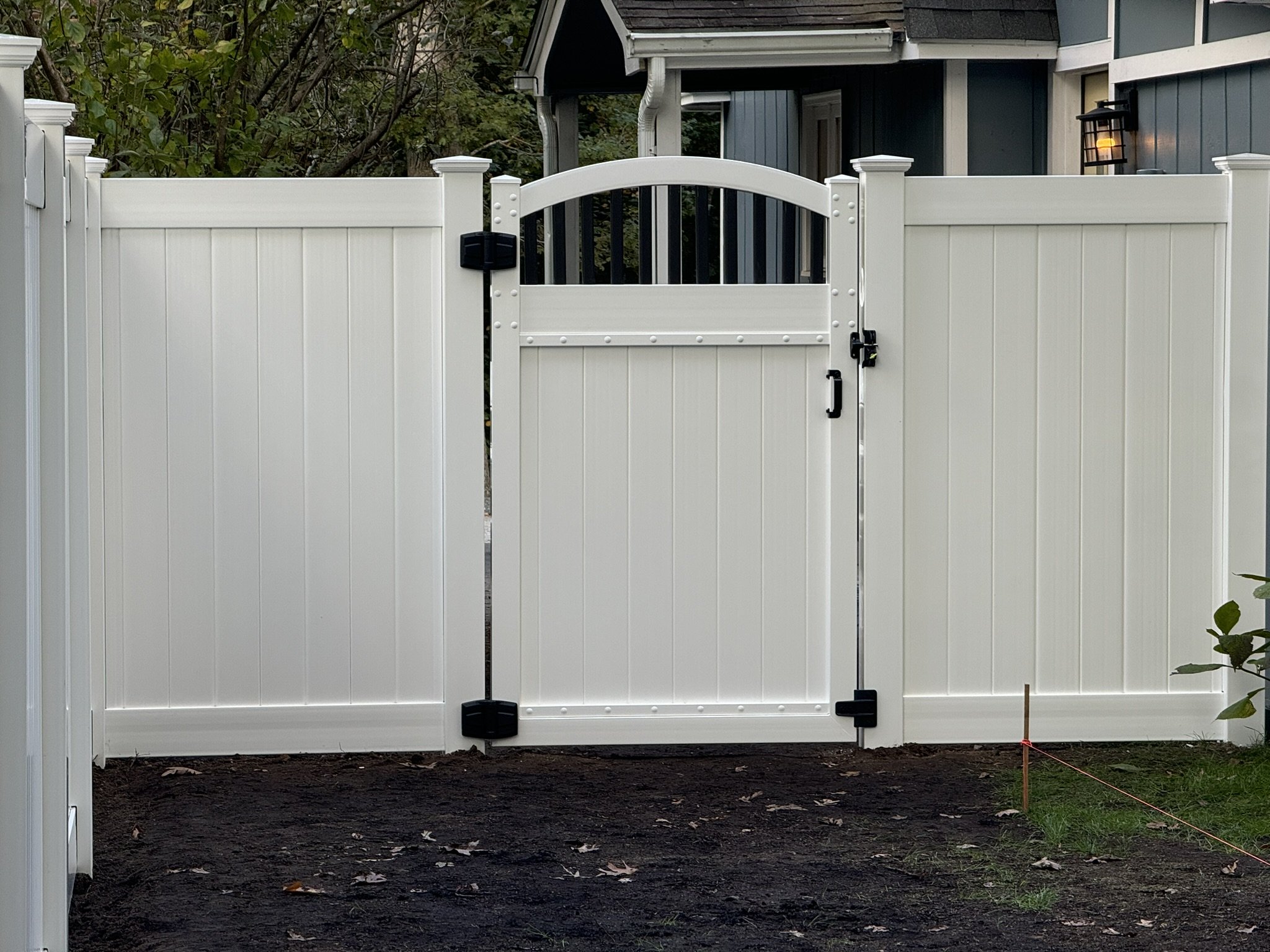 Custom vinyl privacy fence gate in East Lyme, CT.