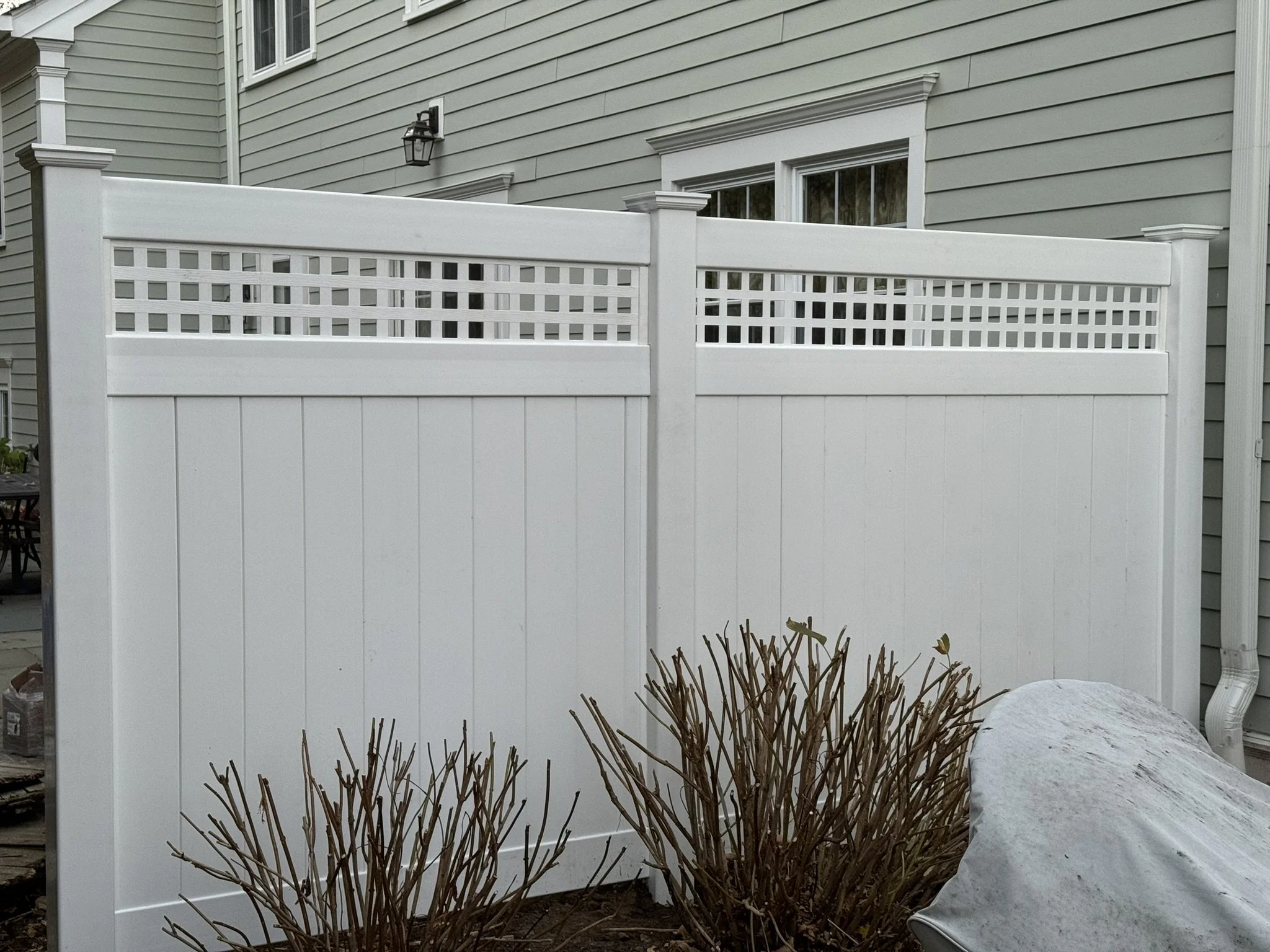 Lattice topper vinyl privacy fence in New Canaan CT