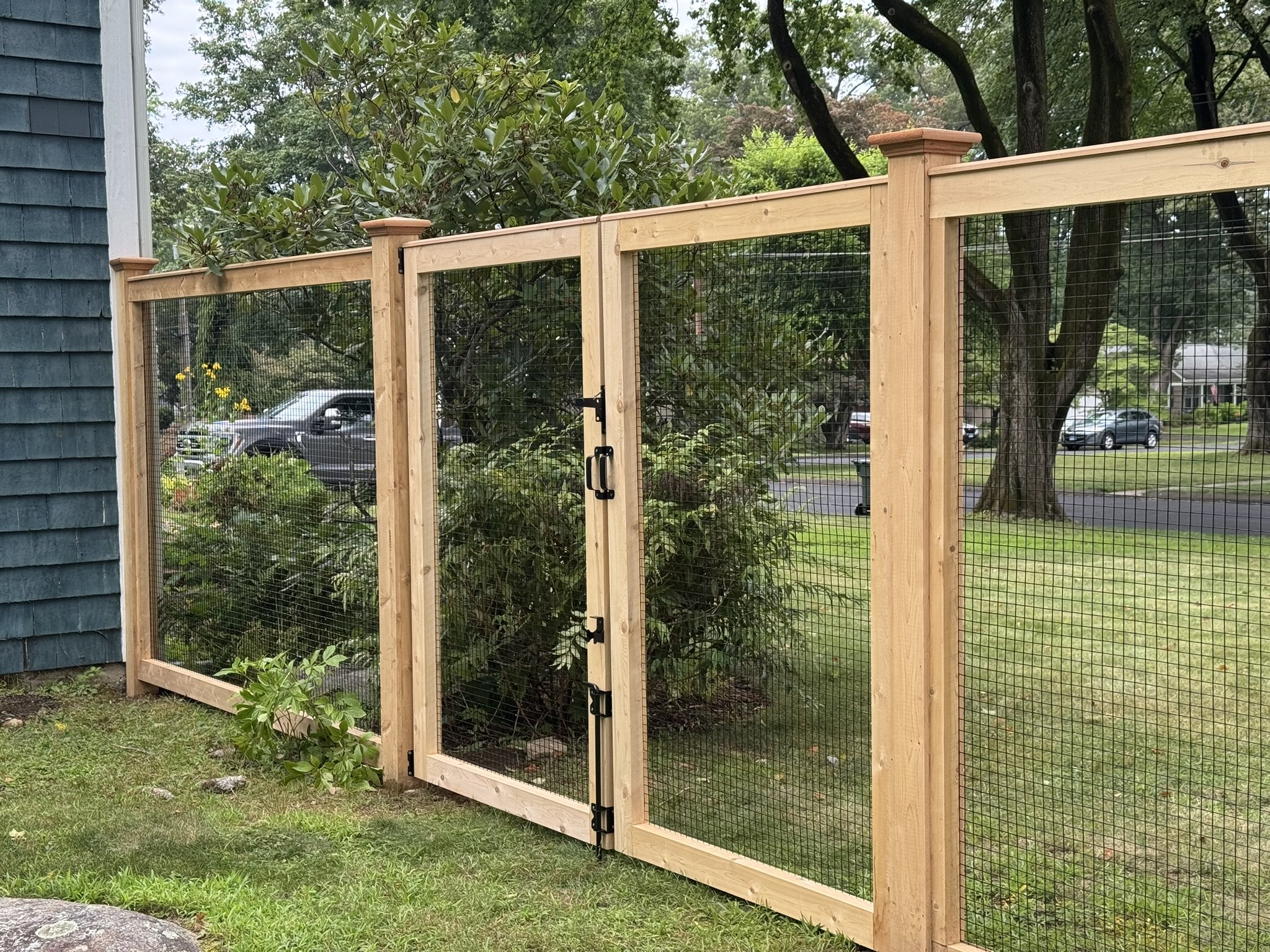 cedar-picture-frame-fence-welded-wire-danbury-ct-2.JPEG