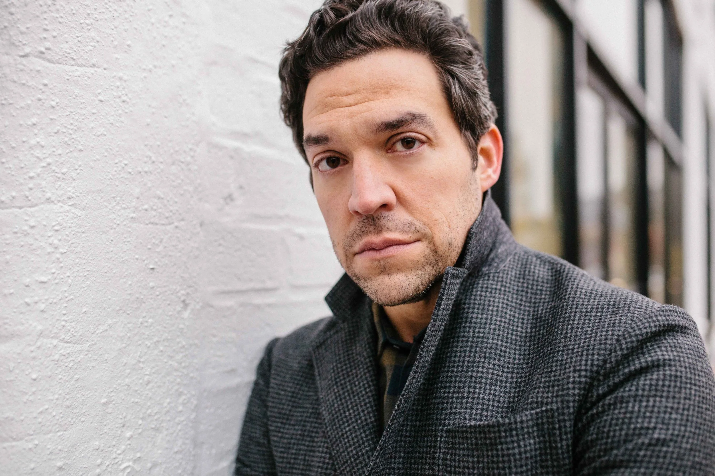Headshot of NYC-based actor Aaron Serotsky of Marvelous Mrs. Maisel, Ray Donovan, House of Cards, Dopesick, The Good Doctor, Julia. Image taken in Williamsburg on the East River promenade.