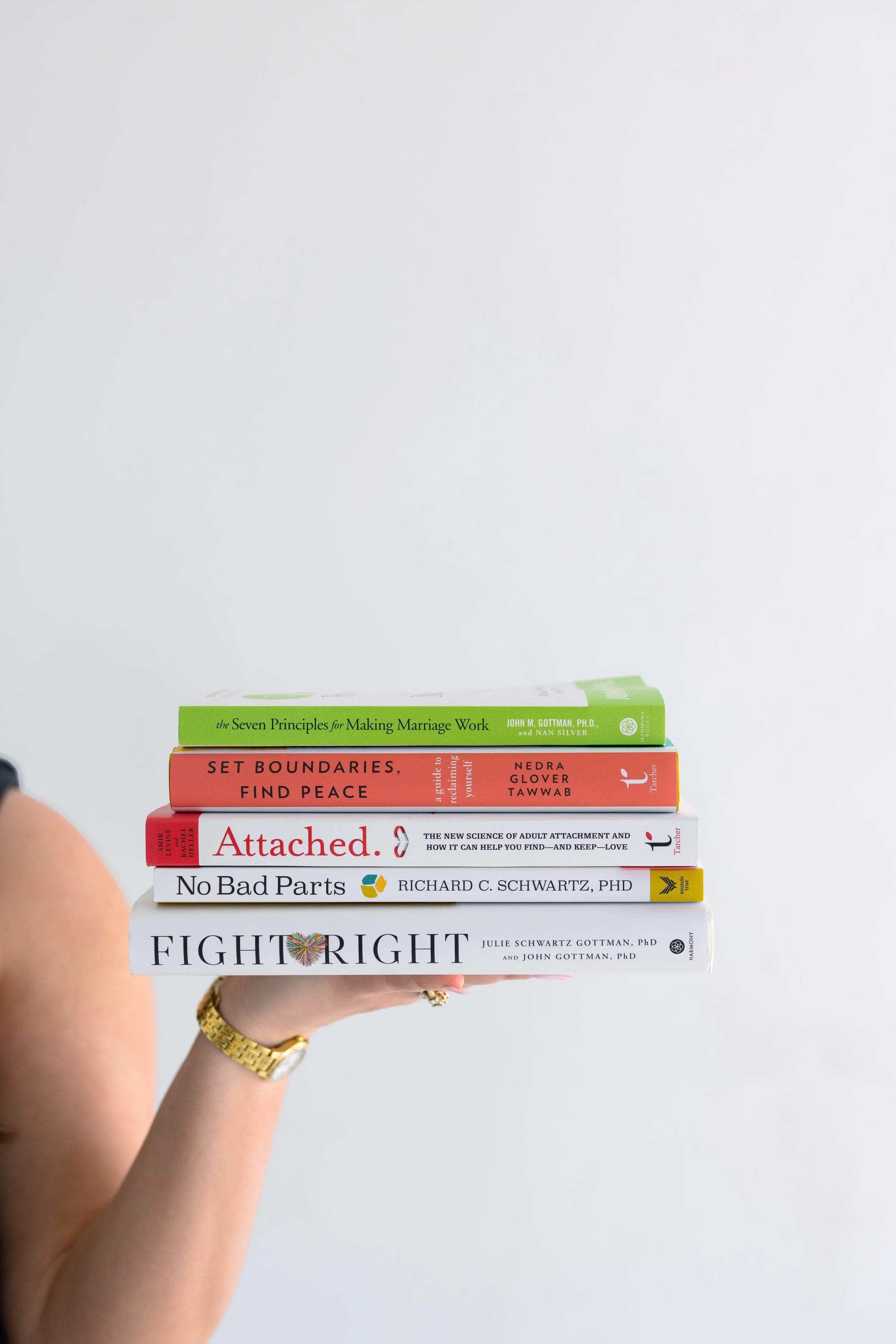 Top Self-Help Books to Read in 2026 (A Therapist’s Recommendations)