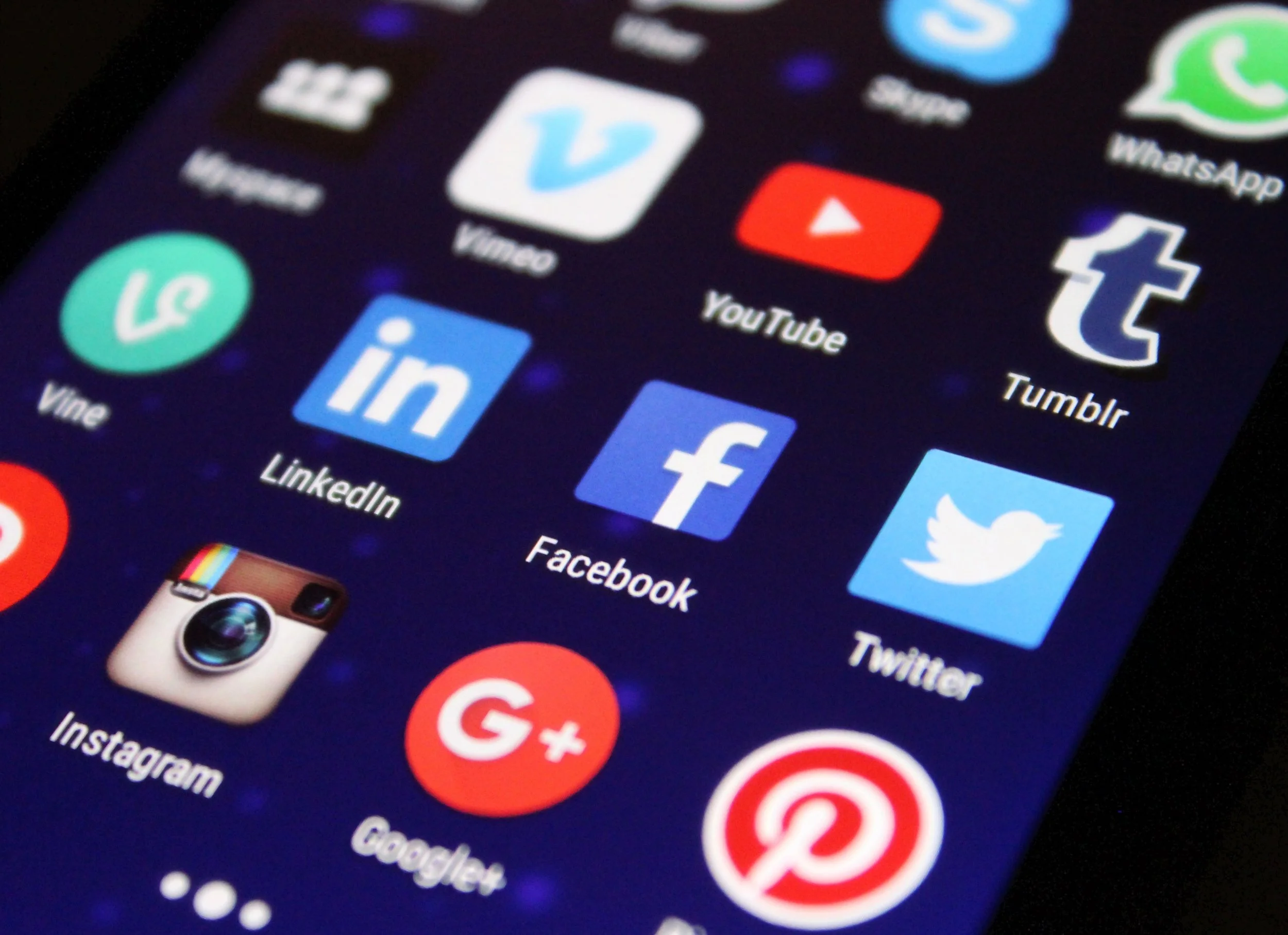 Oxford study finds digital screen time has little effect on teen mental health