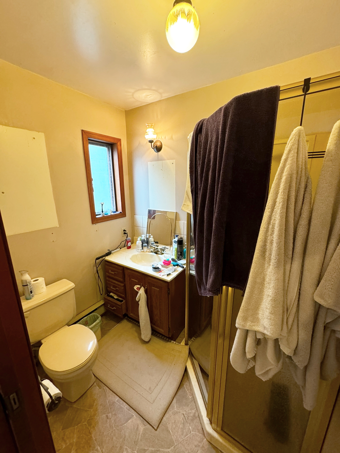 Dated Cruise En suite Bathroom  - Before
