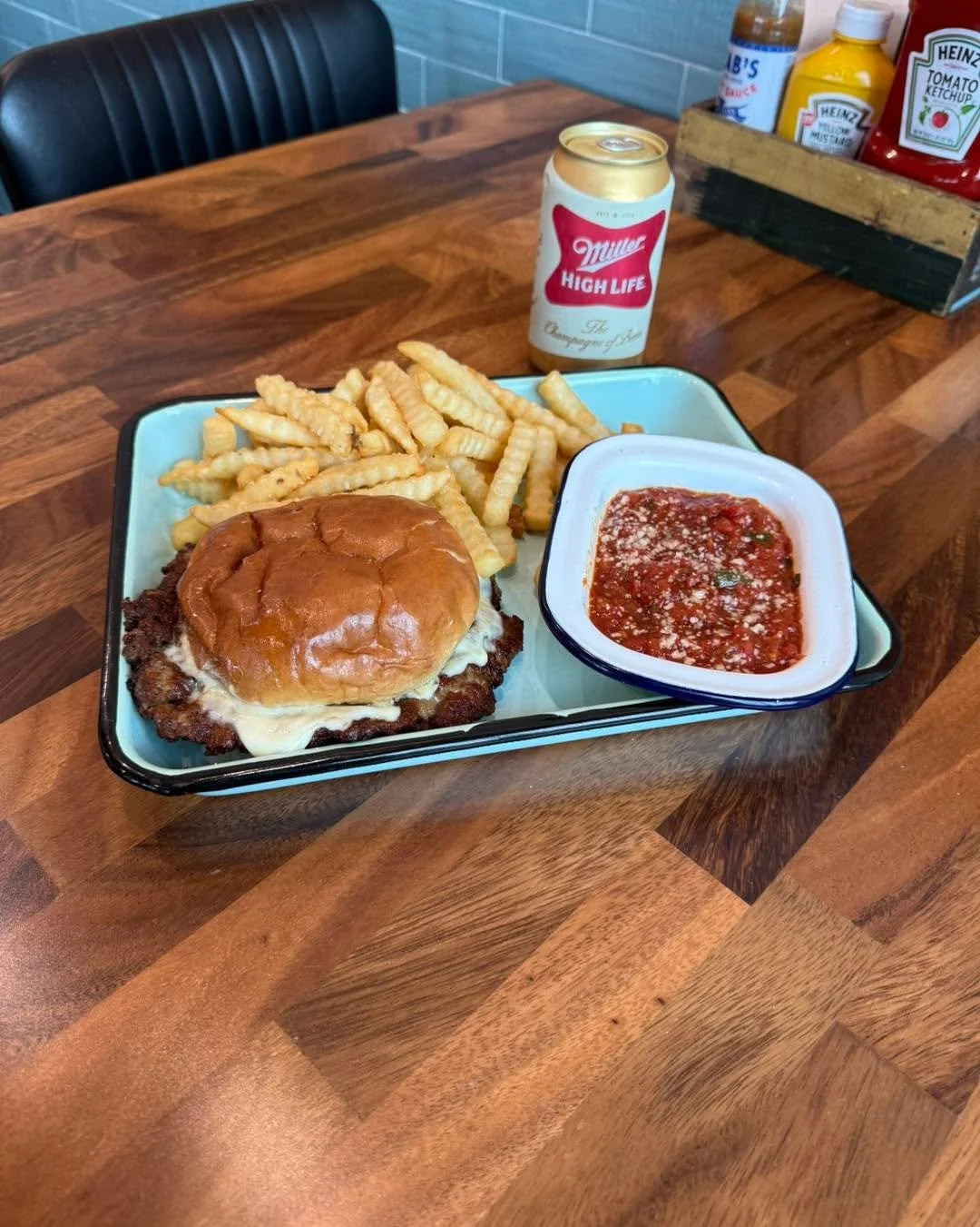 🍔 DON&rsquo;T MISS IT! 🍔

September is almost over, which means time is running out to get your hands on our Meatball Smash Burger of the Month! 🤤

🍔 Smashed burger
🧄 Garlic aioli
🧀 Provolone
🥬 Lettuce
🍅 Marinara

If you haven&rsquo;t tried i