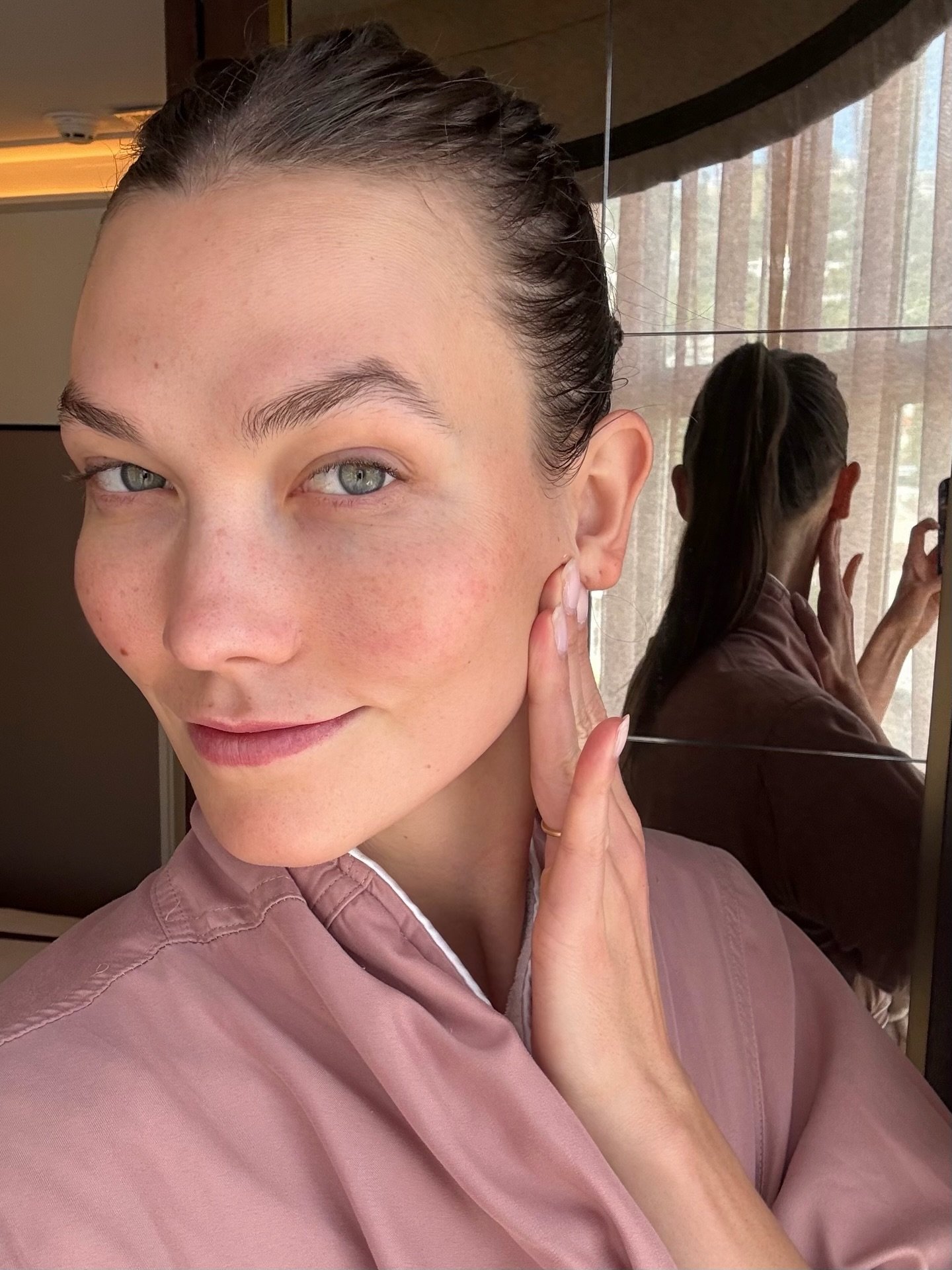 Prepping the gorgeous @karliekloss for #VFOscars with @esteelauder.&nbsp;

Products used:
- Re-Nutriv Ultimate Diamond Age Reversal Treatment Lotion&nbsp;
- Re-Nutriv Ultimate Diamond Transformative Brilliance Eye Serum
- Re-Nutriv Ultimate Diamond T