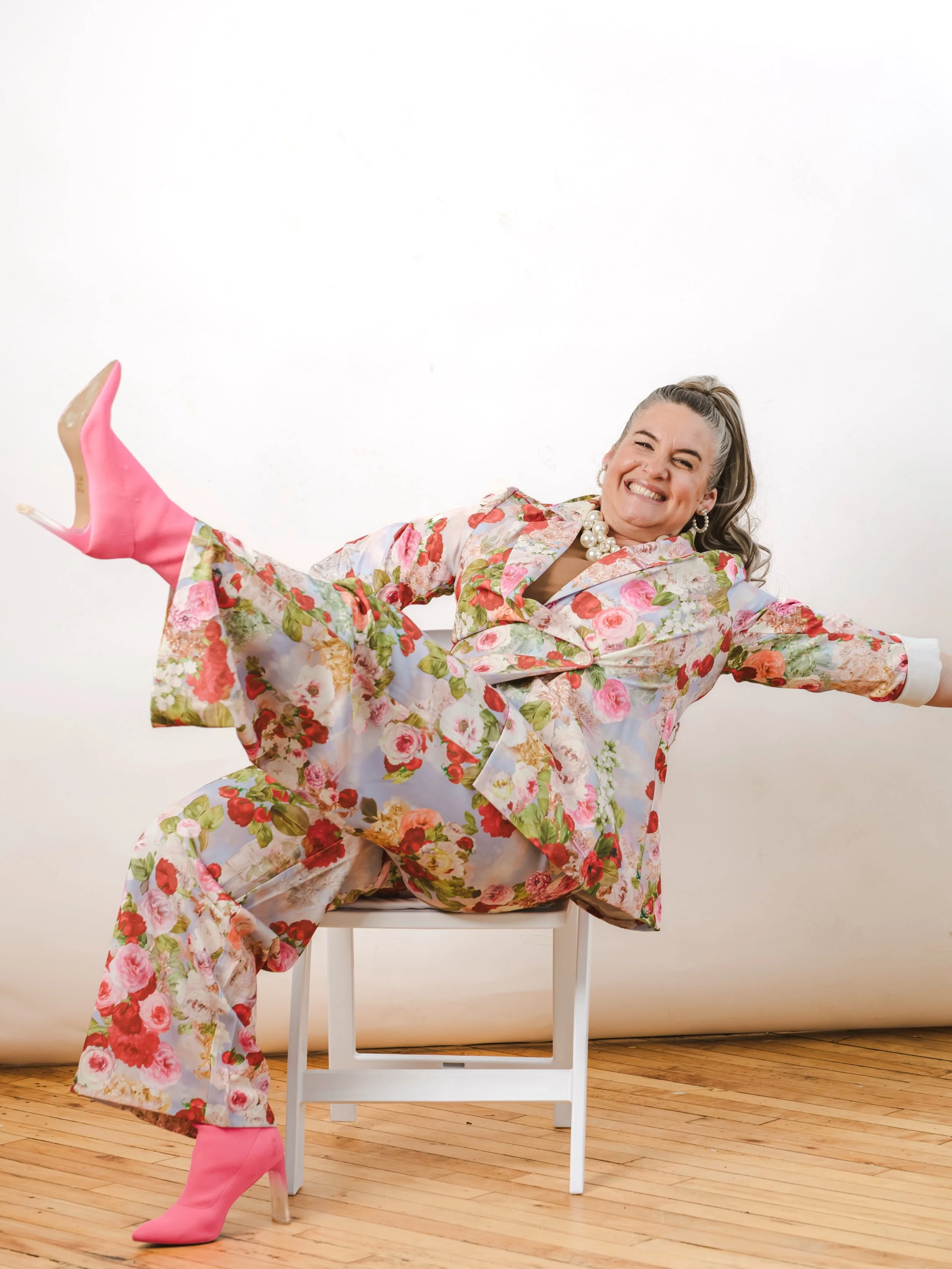 Your headshot should have a personality.

Not stiff.
Not awkward.
Not &ldquo;just smile at the camera.&rdquo; 😂

We&rsquo;re talking fun, confident, magnetic YOU.

Because when someone lands on your profile, your website, or your LinkedIn, your phot