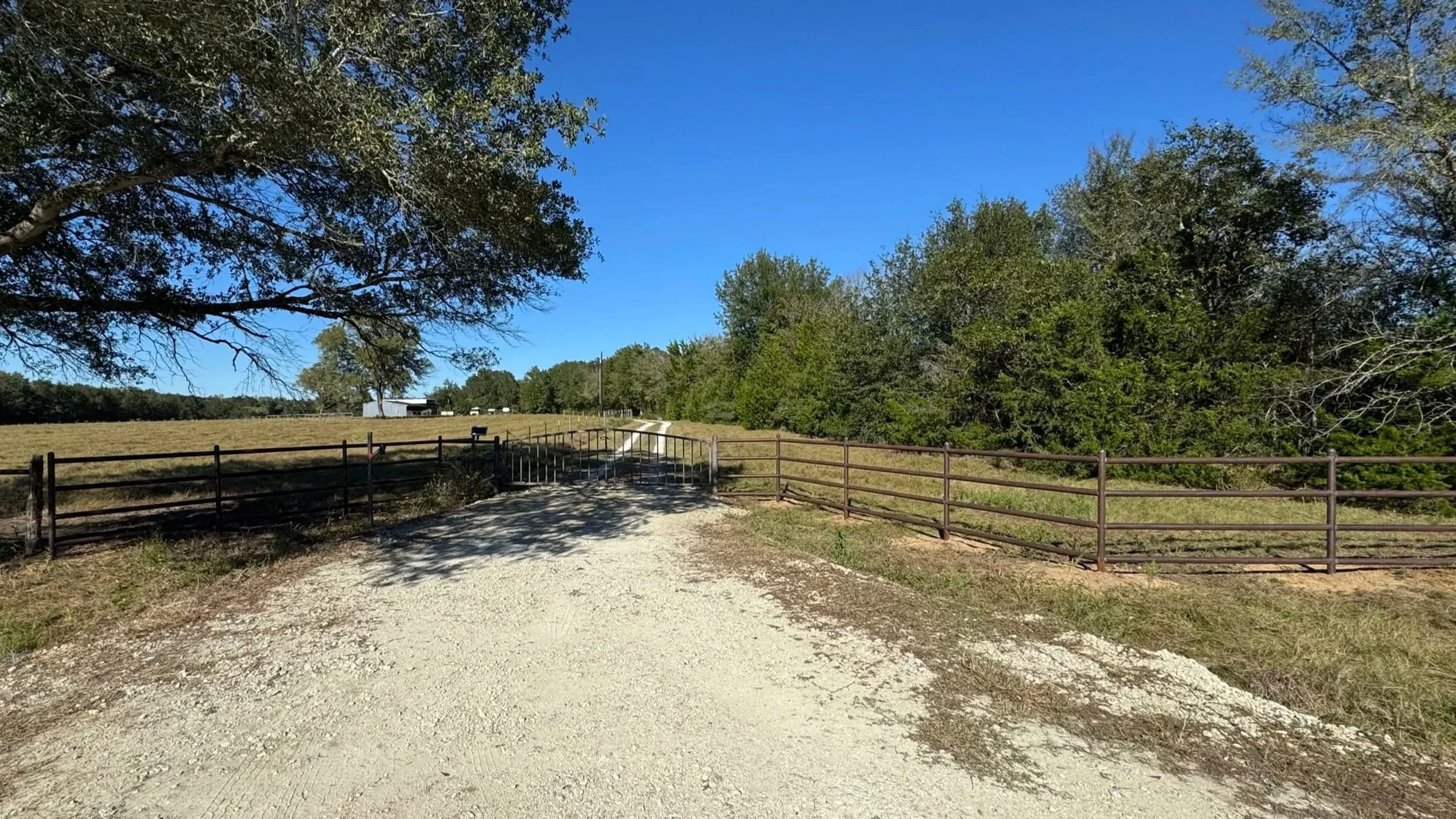 This 2 7/8" four-rail pipe entrance fence provides a durable, ranch-style entry with a clean, open design. Built for long-term strength, it offers reliable access while maintaining visibility. 