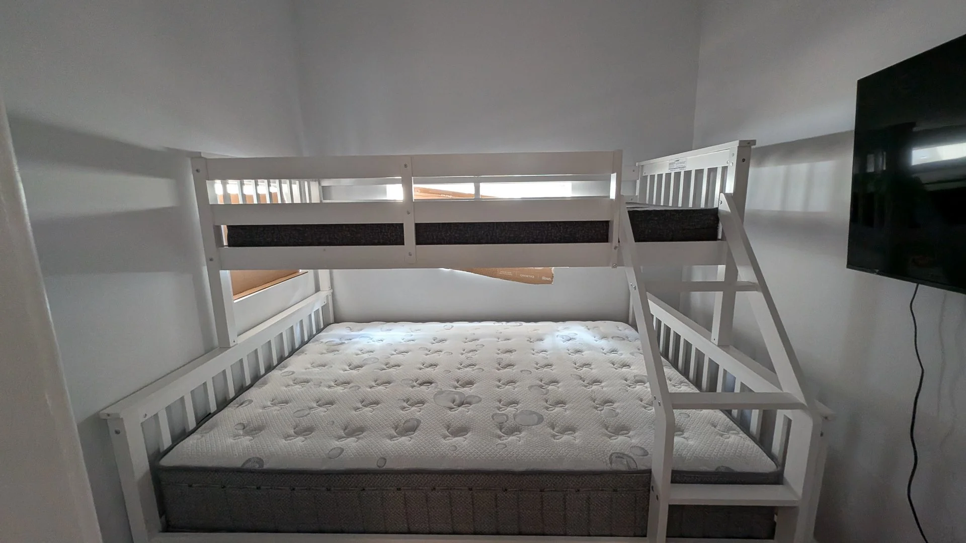 Cabin 40 - EDIT-13.jpg