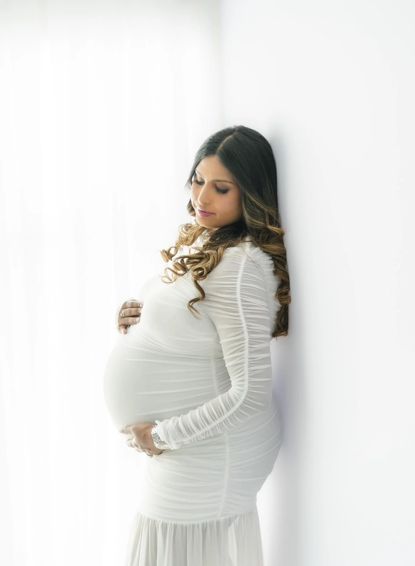 Elegant pregnancy portrait captured by Christchurch NZ maternity photographer