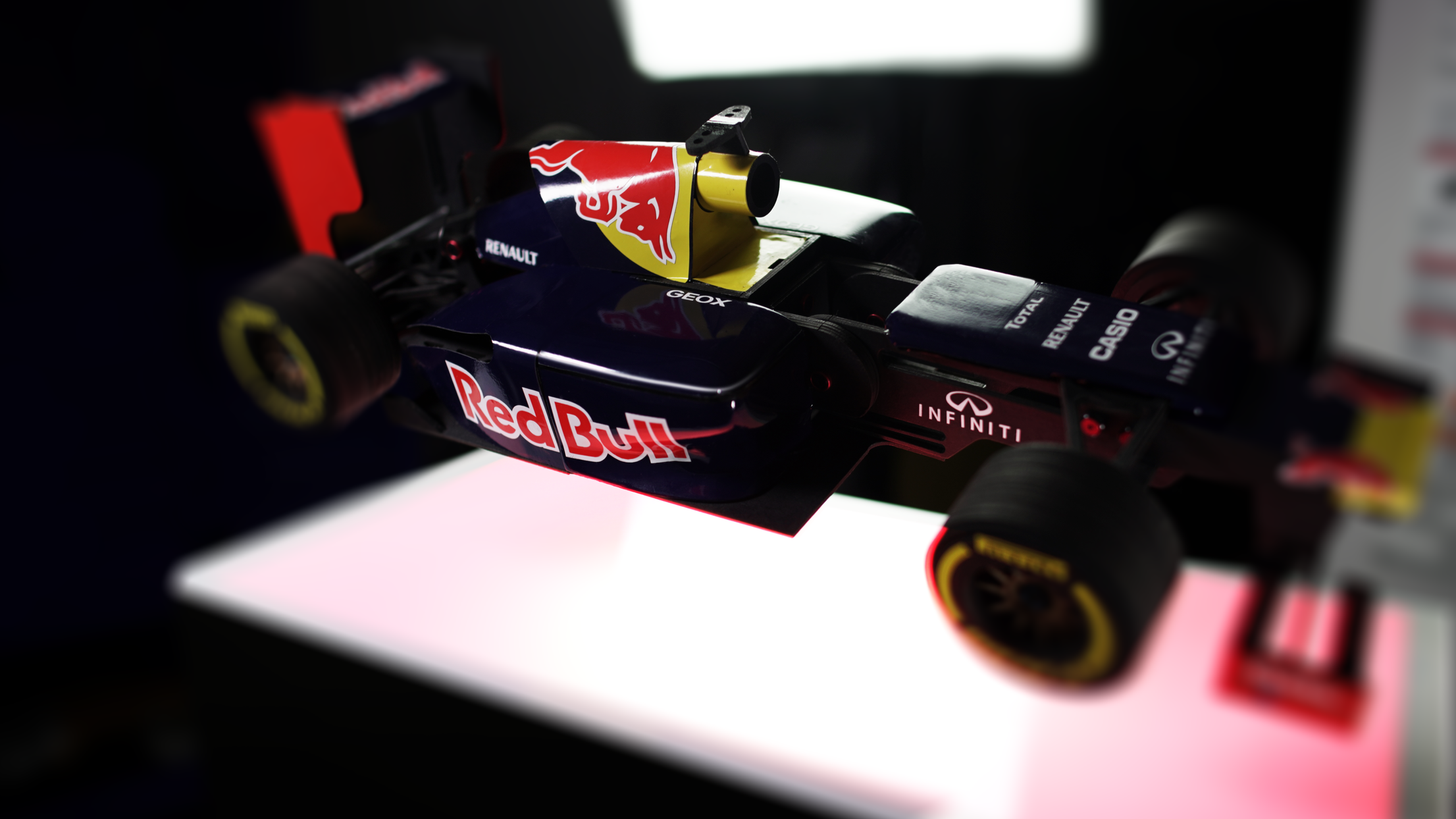 RED BULL F1 _ ARTICULATING CUBE