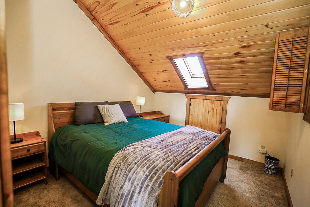 the-lodge-gunnison-co-queen-bedroom-two.jpg