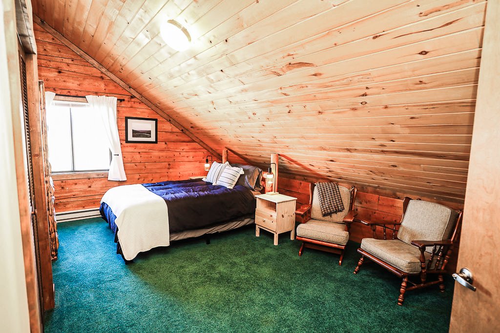 the-lodge-gunnison-co-queen-bedroom.jpg