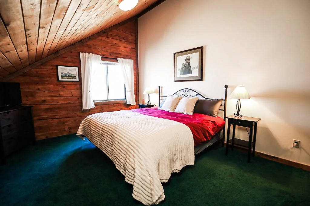 the-lodge-gunnison-co-king-bedroom-2.jpg