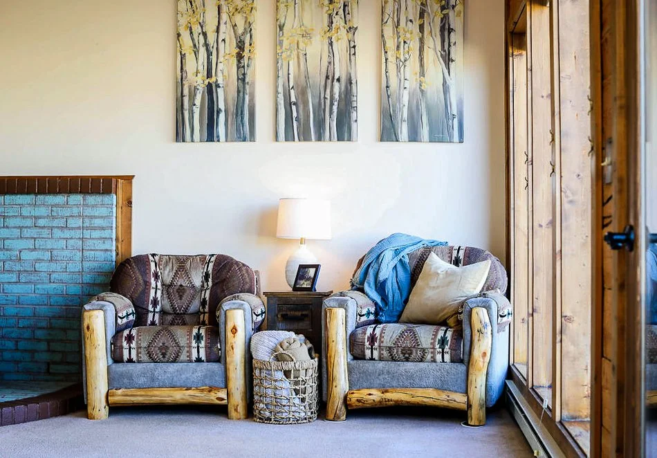 the-lodge-gunnison-co-living-room.jpg