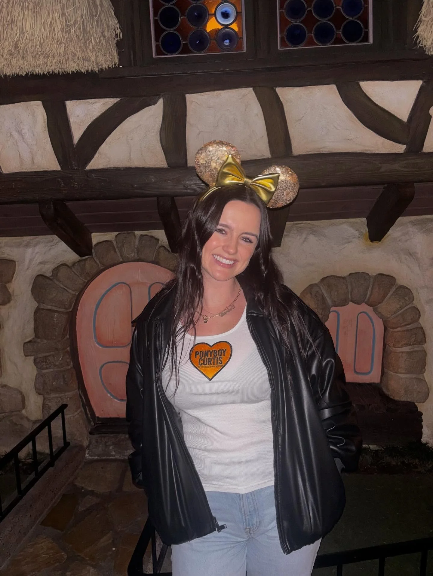 the greatest crossover episode💛 @disneyland @theoutsidershouse