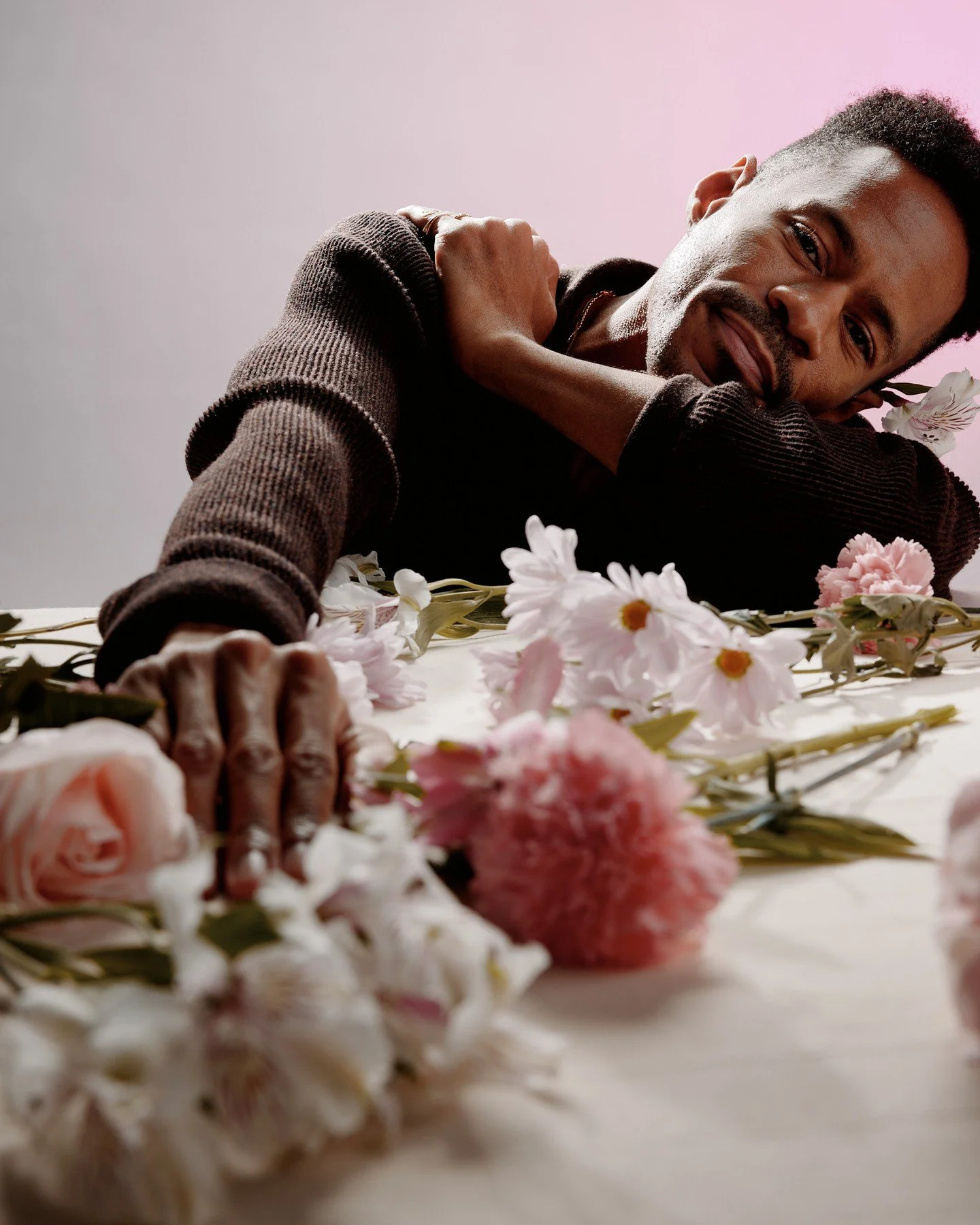 happy vday, y'all 💕⁠
⁠
in my studio⁠ w comedian @jayjurden⁠
⁠
Assist: @paris.benson @theokphotos 🙏⁠
Props: @hrc.nyc⁠
⁠
⁠
#nycportraits #actor #writer #comedywriter #comedian ⁠
⁠