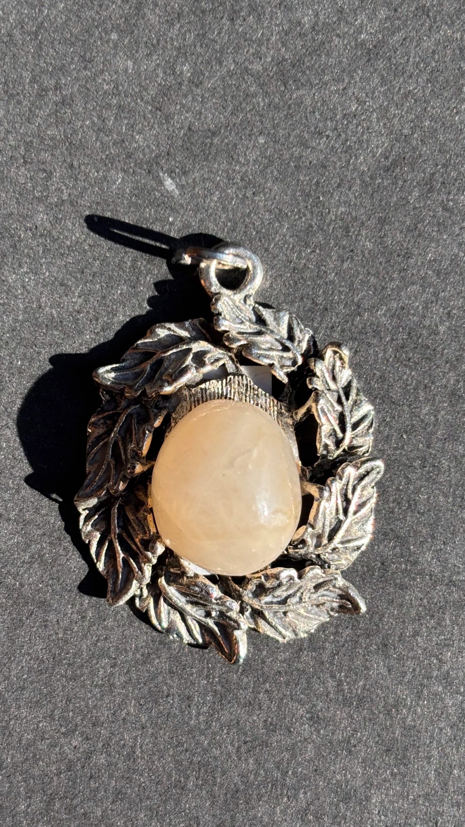 Nelson Ledge Quartz Silver Wreath Pendant