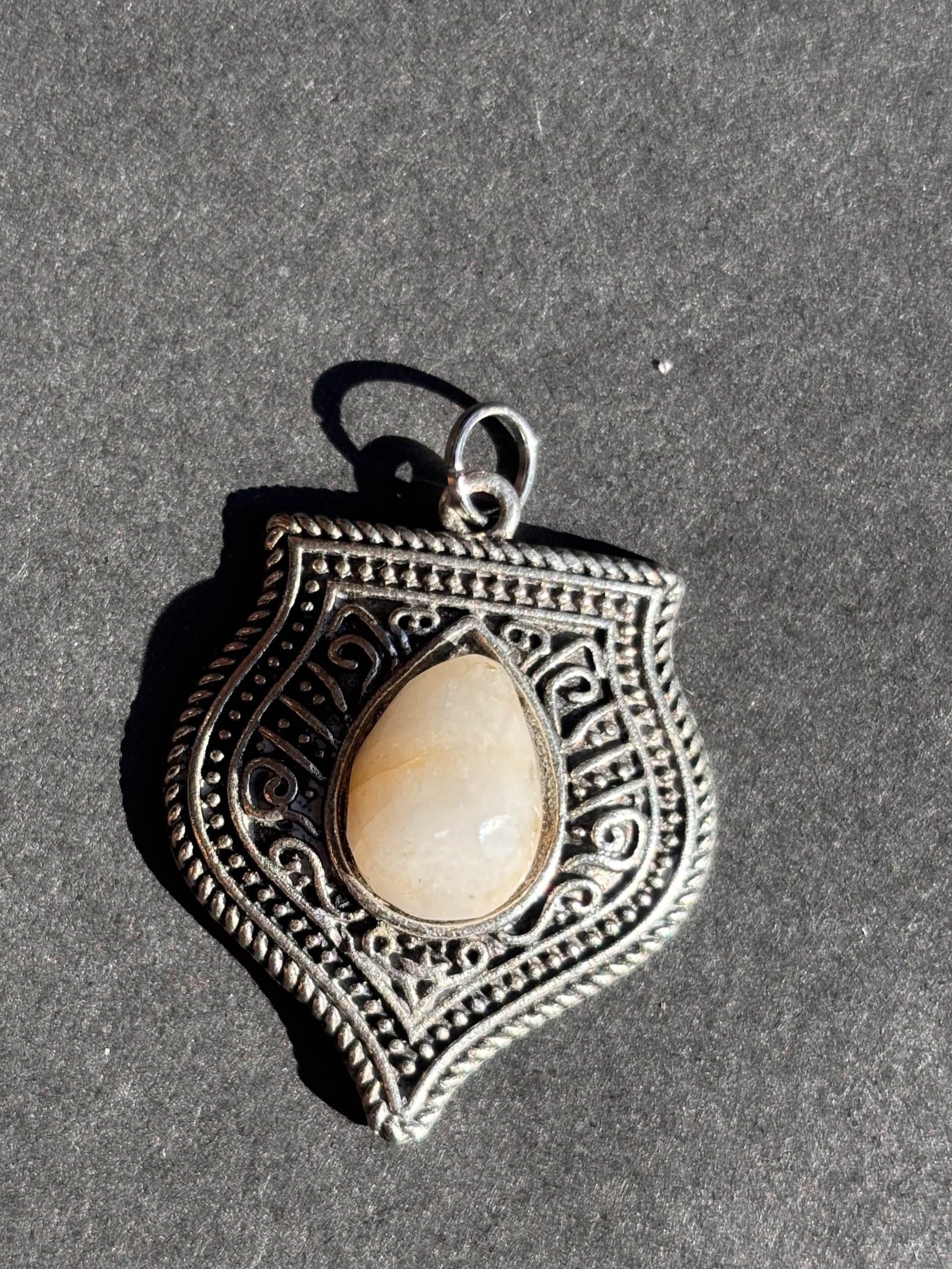 Nelson Ledge Quartz Silver Badge Pendant with Chain