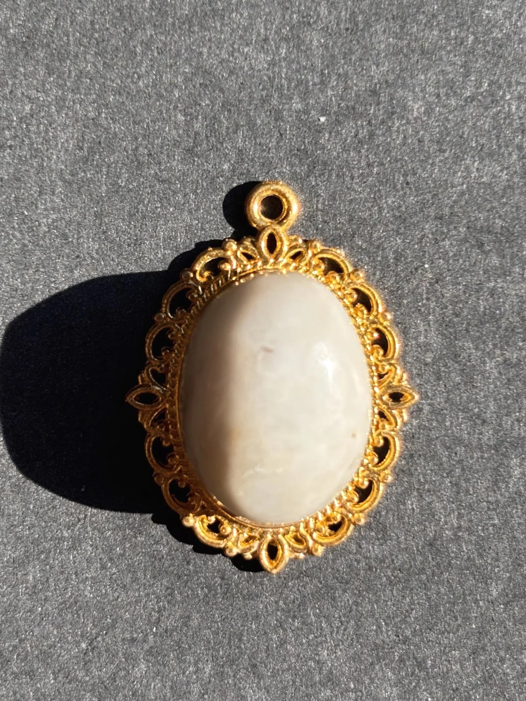 Nelson Ledge Quartz Gold Pendant with Chain