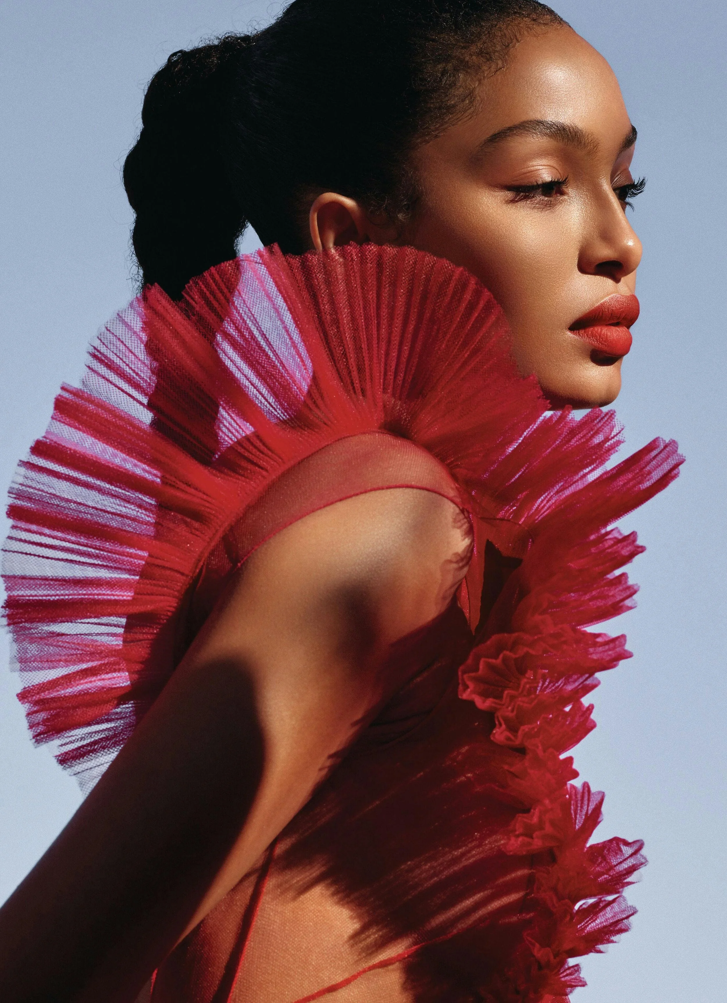 1660206023-1660188768-m946_rouge_forever_lipstick_22_m05o_yara_profile_crop_l4_f39.jpg