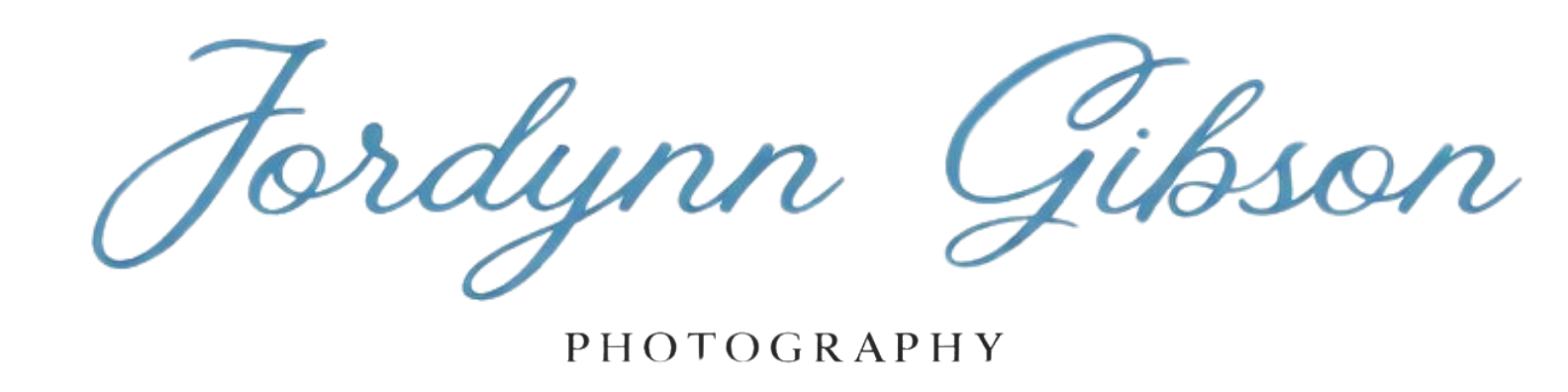 Neon sign with the text "Jordynn Gibson Photography" in cursive font and a blue glow.